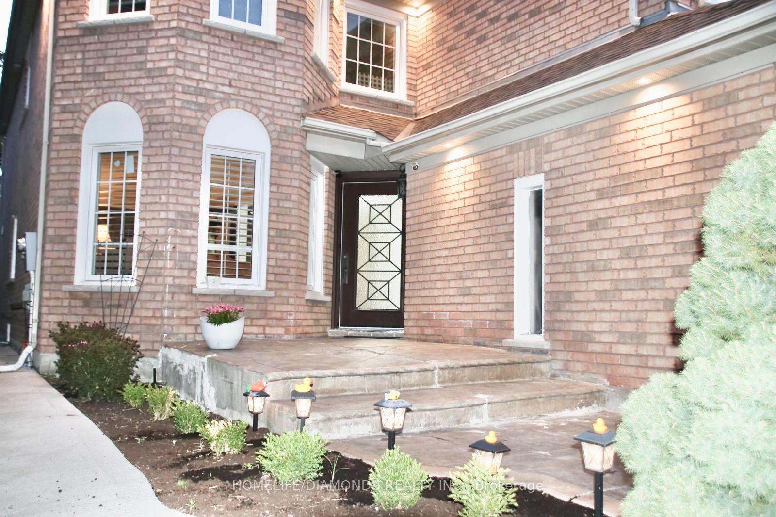 Photo 3 of 186 Fernforest Drive, Brampton, Sandringham-Wellington — HOMEH