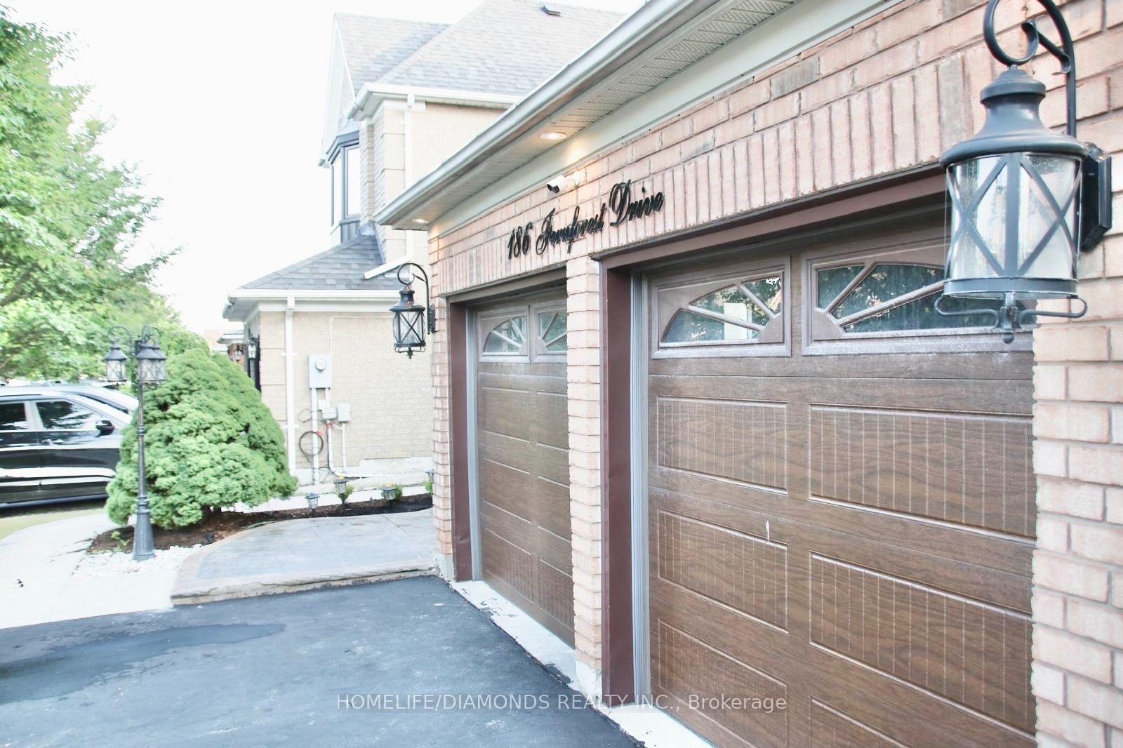 Photo 4 of 186 Fernforest Drive, Brampton, Sandringham-Wellington — HOMEH