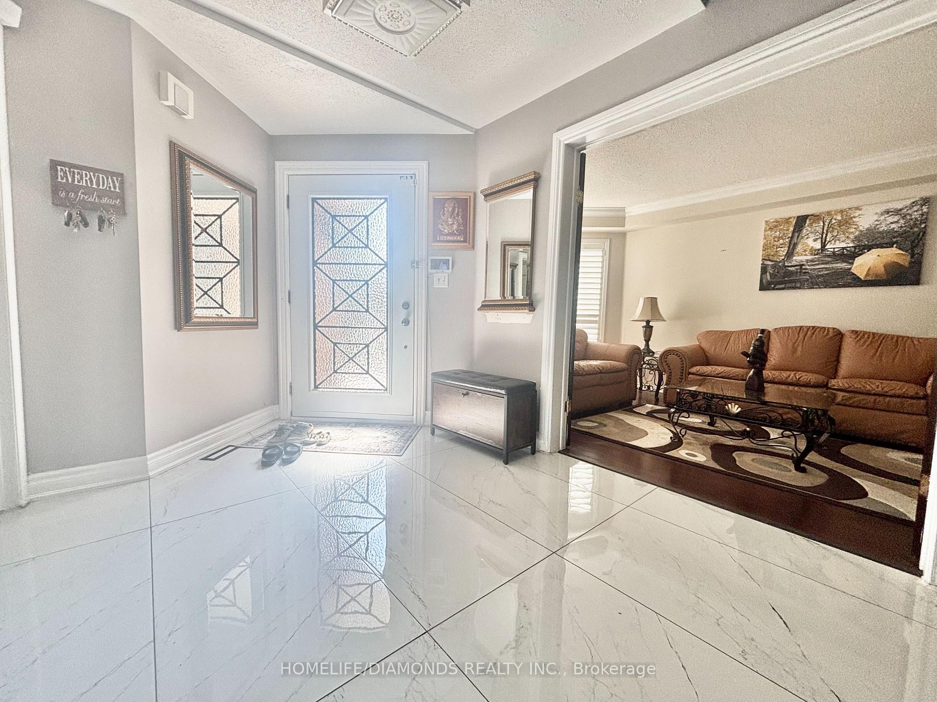 Photo 5 of 186 Fernforest Drive, Brampton, Sandringham-Wellington — HOMEH