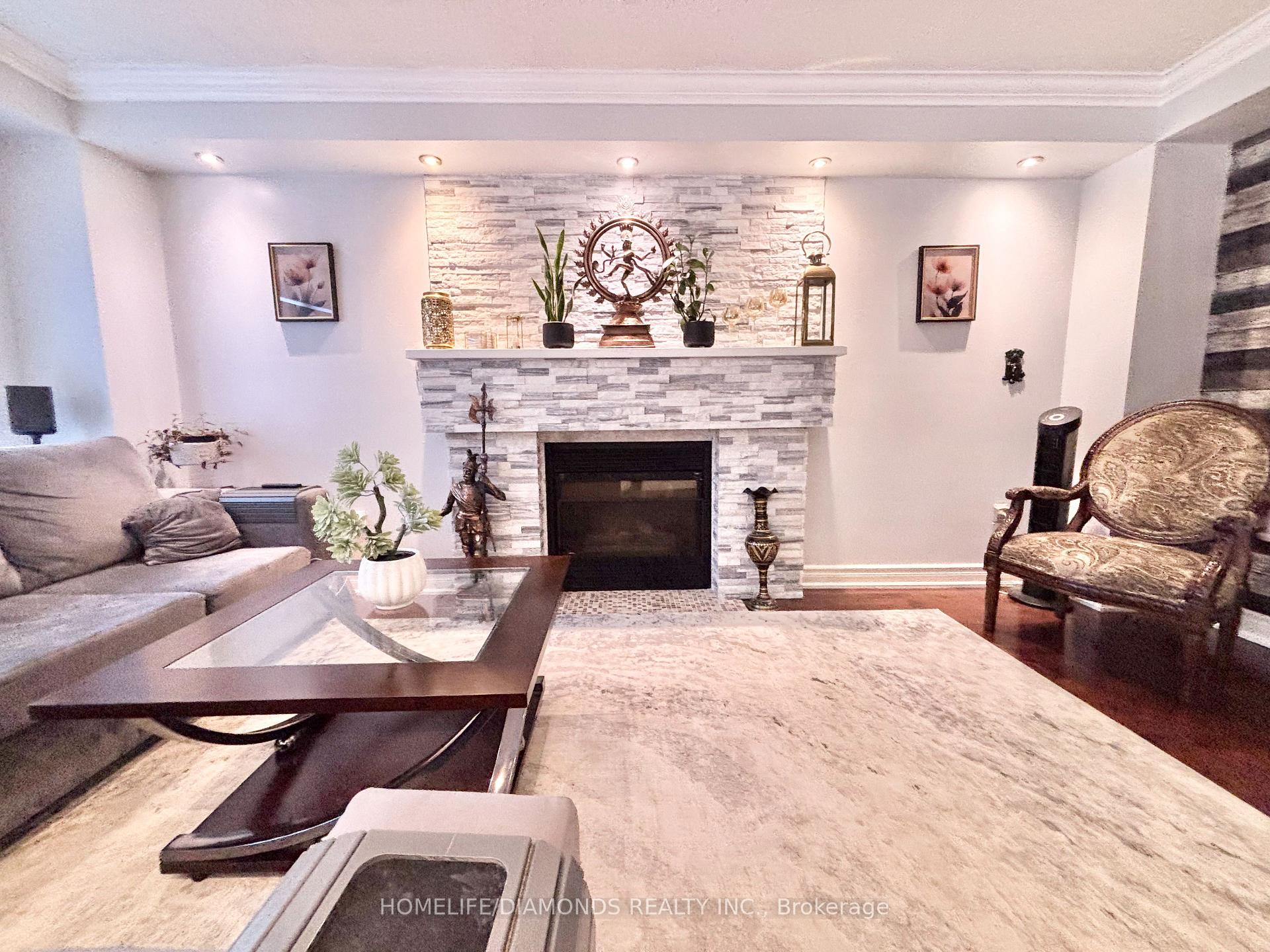 Photo 10 of 186 Fernforest Drive, Brampton, Sandringham-Wellington — HOMEH