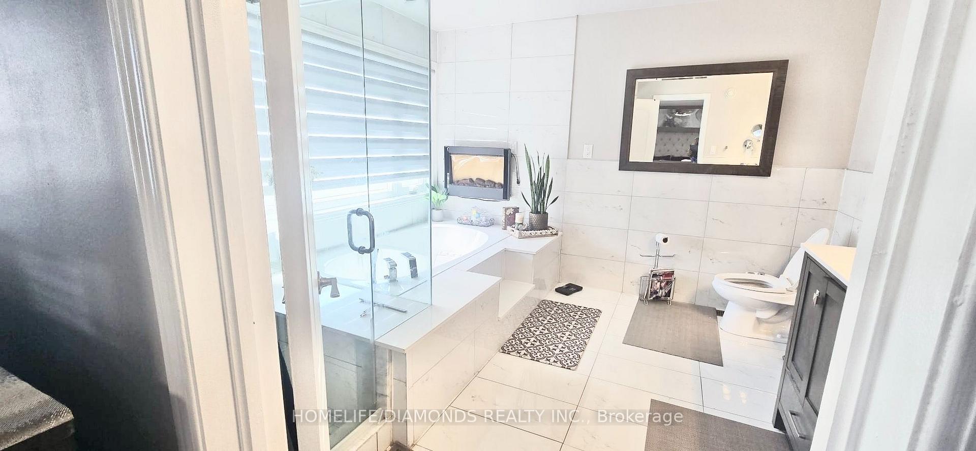 Photo 15 of 186 Fernforest Drive, Brampton, Sandringham-Wellington — HOMEH