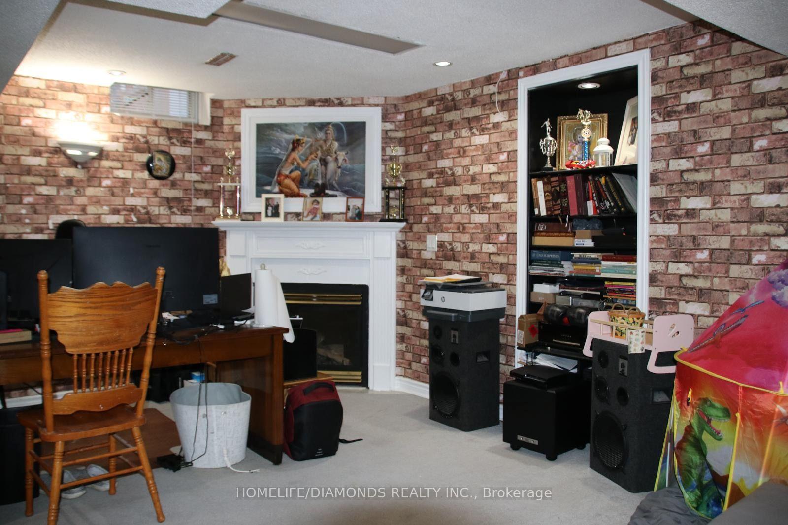 Photo 27 of 186 Fernforest Drive, Brampton, Sandringham-Wellington — HOMEH
