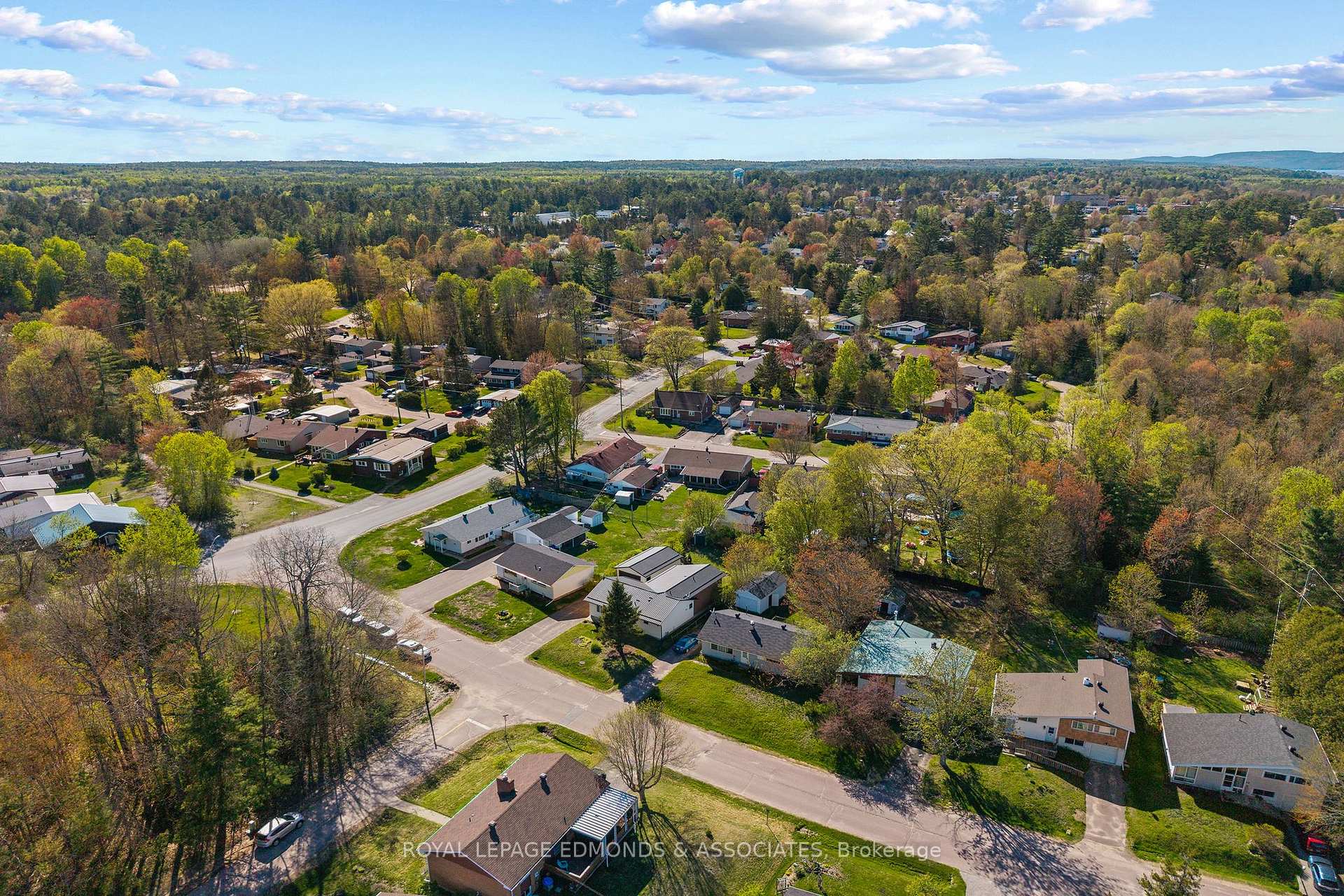 Photo 6 of 5 Lasalle Drive, Deep River, Deep River — HOMEH