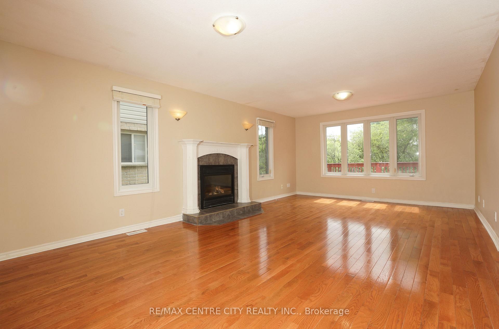 Photo 3 of 742 Marigold Street, London, North C — HOMEH