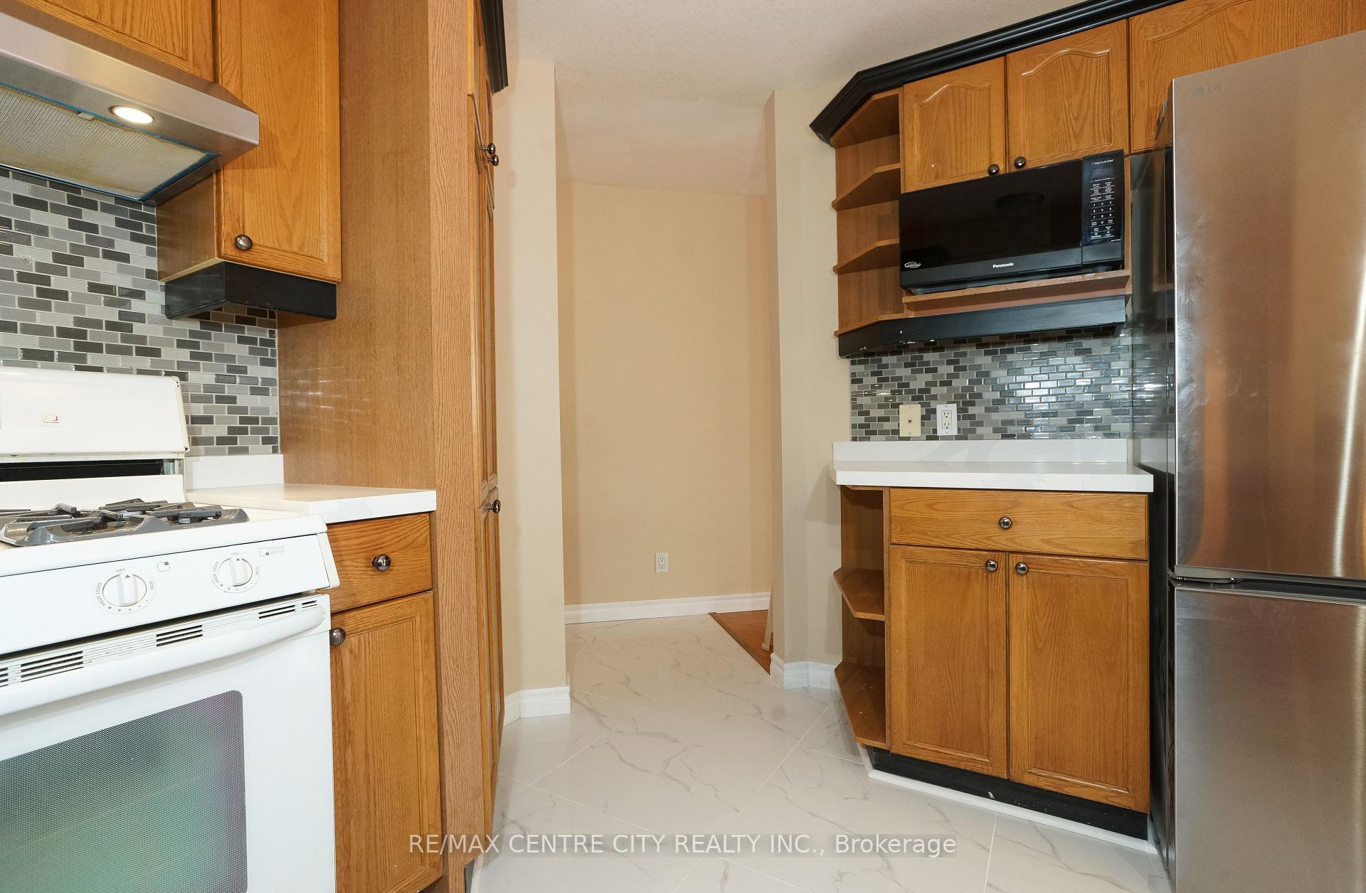 Photo 8 of 742 Marigold Street, London, North C — HOMEH