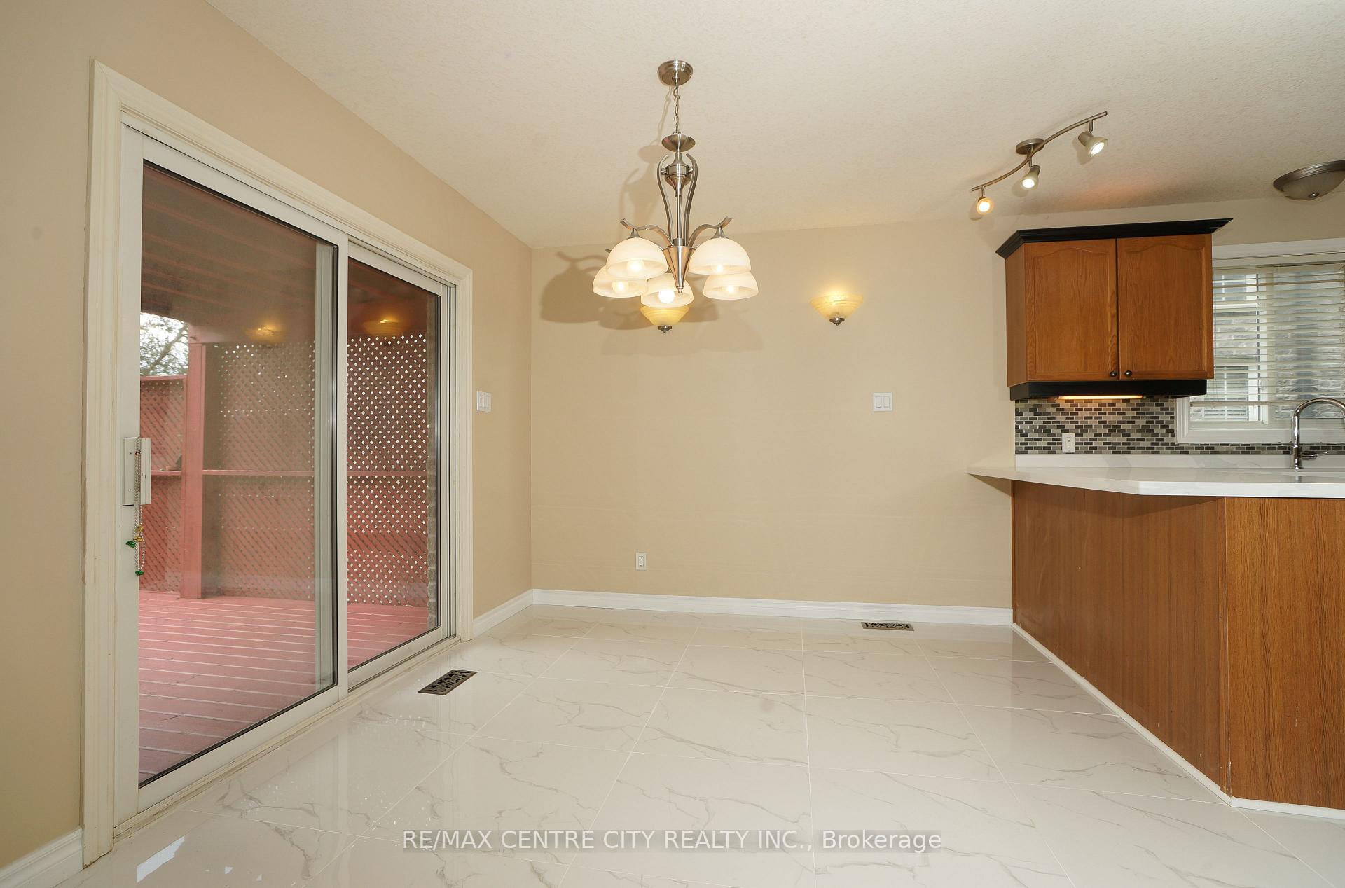 Photo 9 of 742 Marigold Street, London, North C — HOMEH