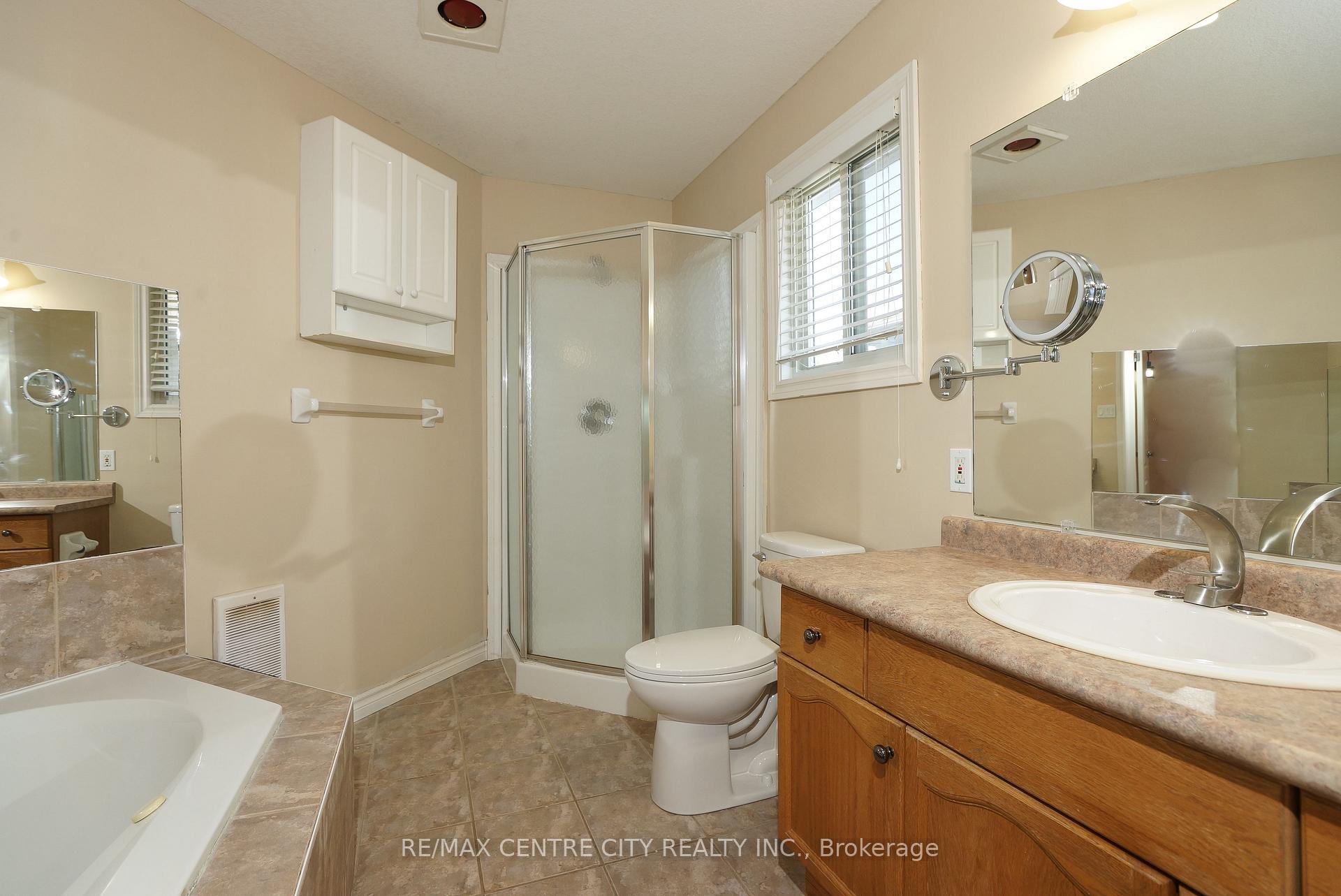 Photo 14 of 742 Marigold Street, London, North C — HOMEH