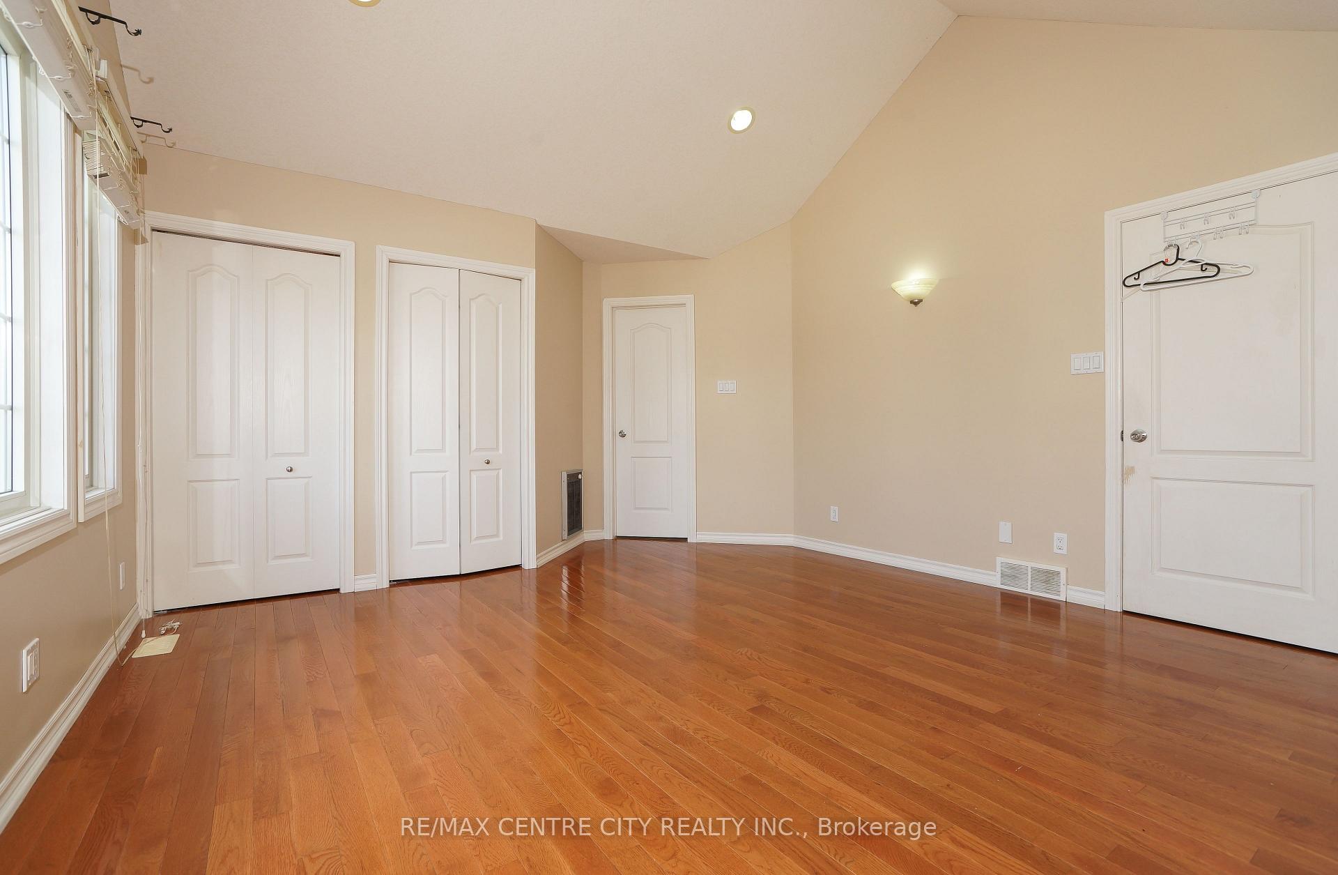 Photo 17 of 742 Marigold Street, London, North C — HOMEH