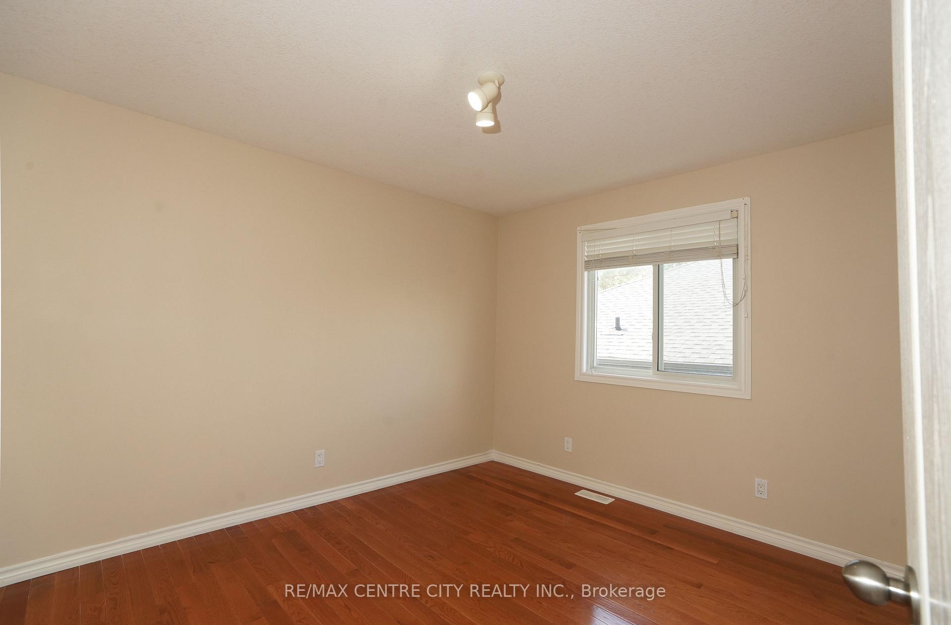 Photo 20 of 742 Marigold Street, London, North C — HOMEH