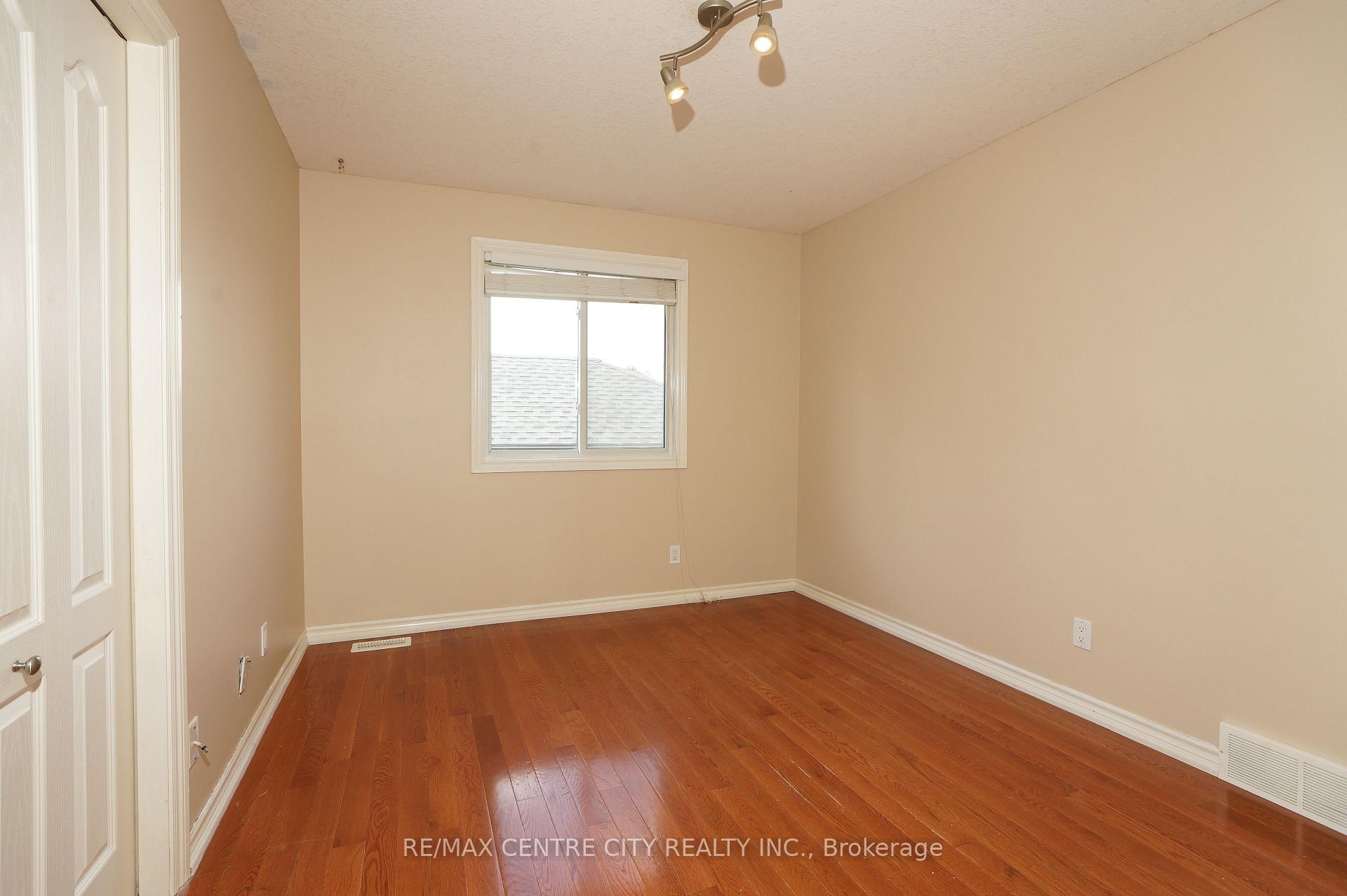 Photo 23 of 742 Marigold Street, London, North C — HOMEH