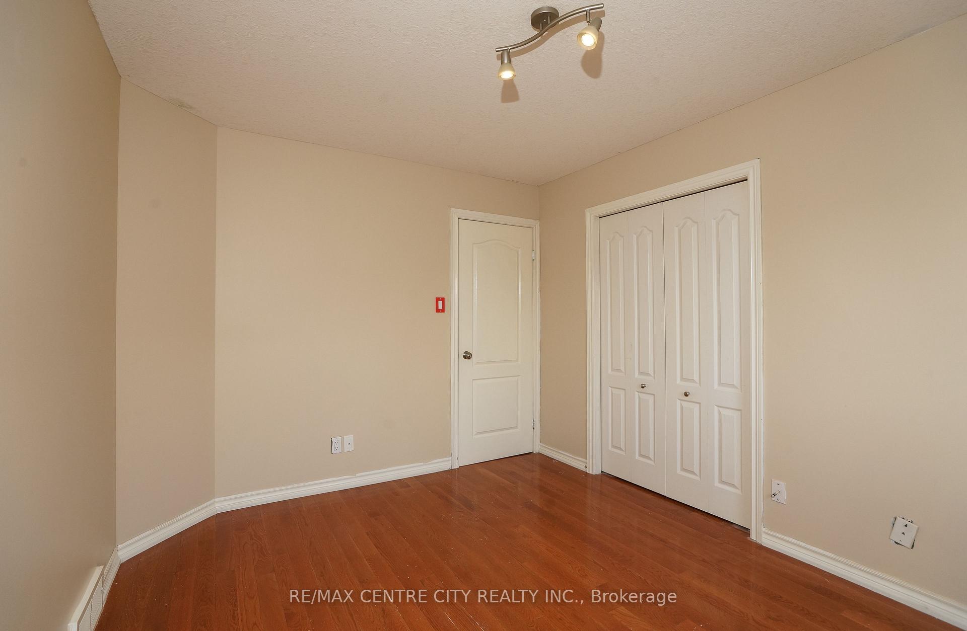 Photo 24 of 742 Marigold Street, London, North C — HOMEH
