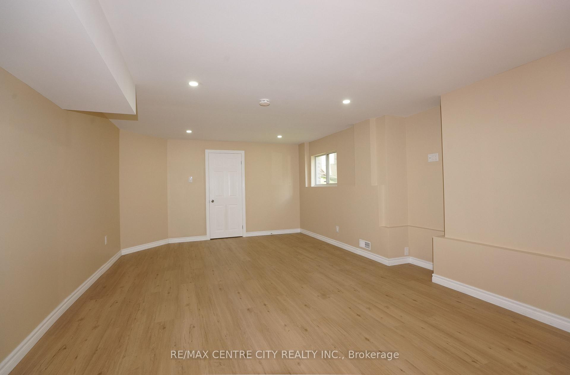 Photo 26 of 742 Marigold Street, London, North C — HOMEH