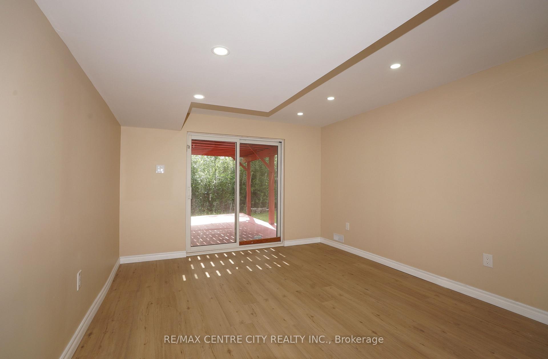 Photo 27 of 742 Marigold Street, London, North C — HOMEH
