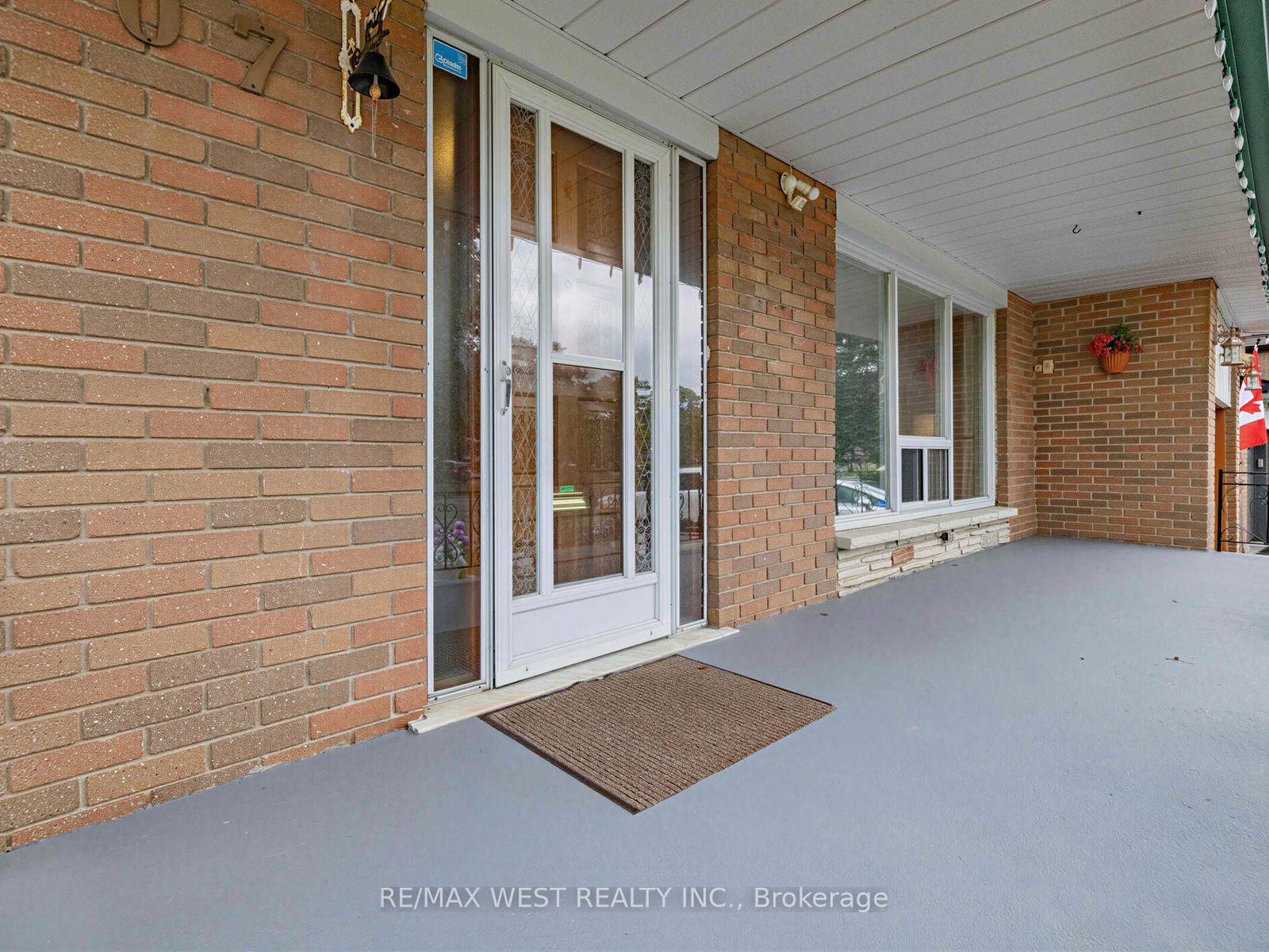 Photo 1 of 407 Brimorton Drive, Scarborough, Woburn — HOMEH