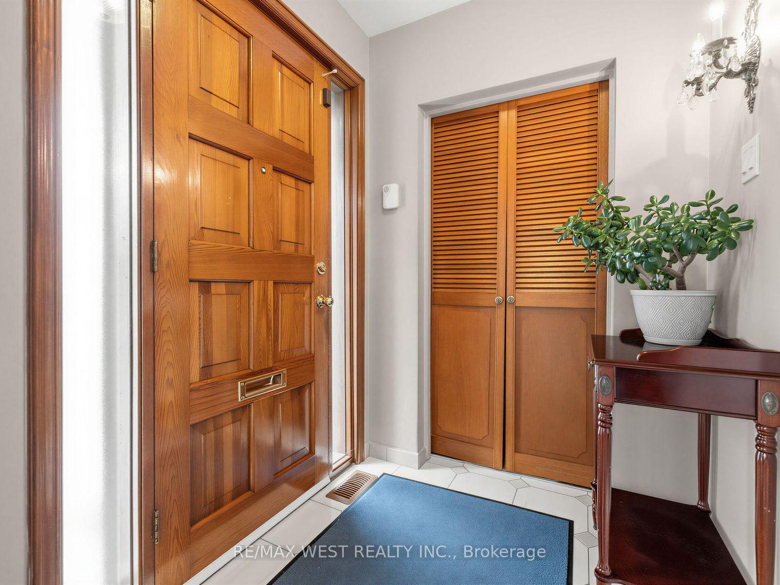 Photo 2 of 407 Brimorton Drive, Scarborough, Woburn — HOMEH