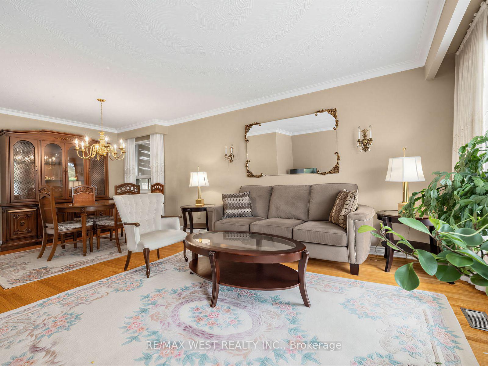 Photo 4 of 407 Brimorton Drive, Scarborough, Woburn — HOMEH