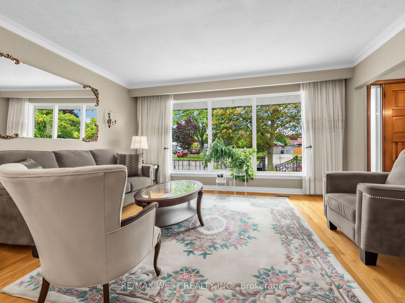 Photo 6 of 407 Brimorton Drive, Scarborough, Woburn — HOMEH