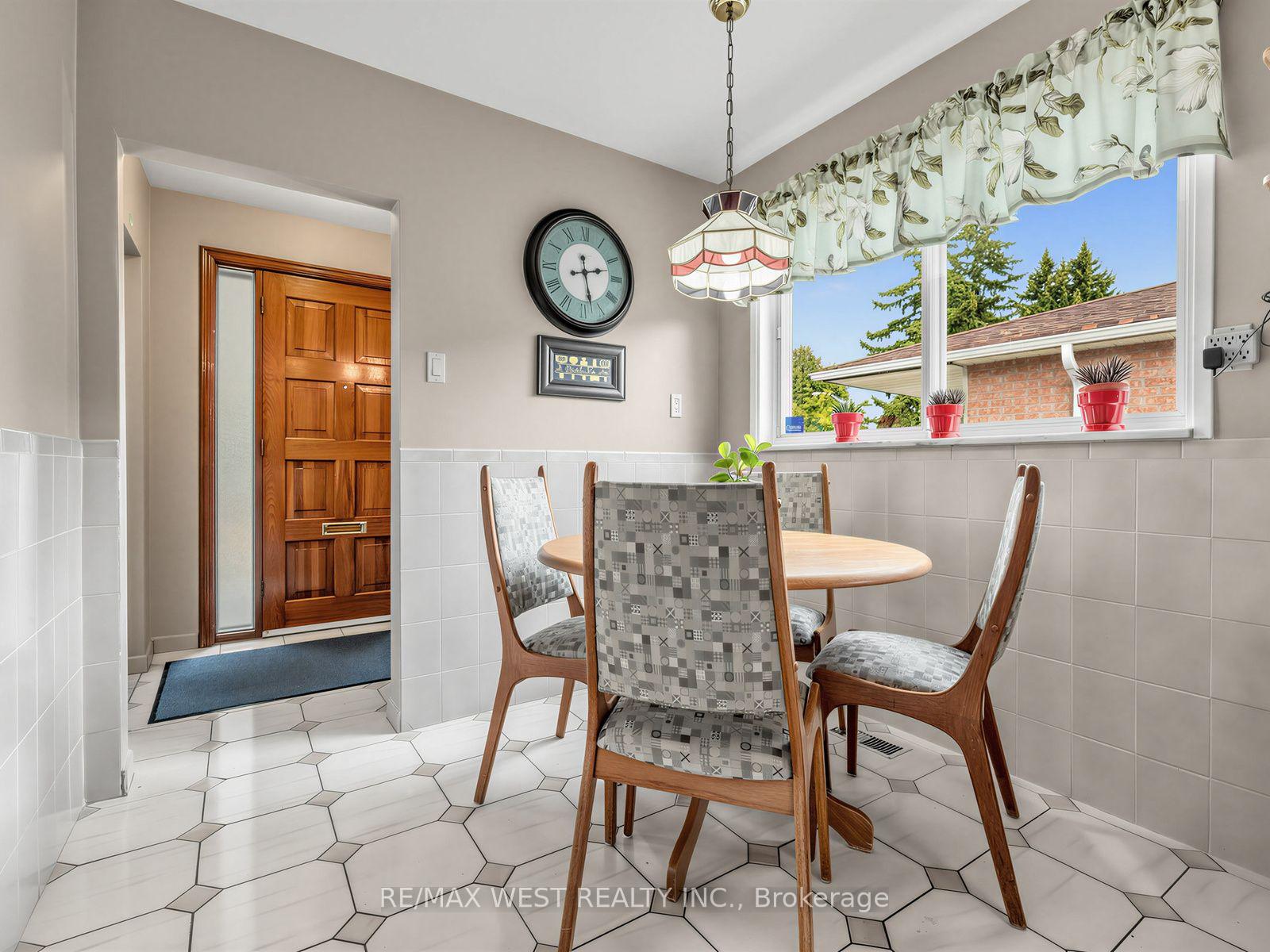 Photo 11 of 407 Brimorton Drive, Scarborough, Woburn — HOMEH