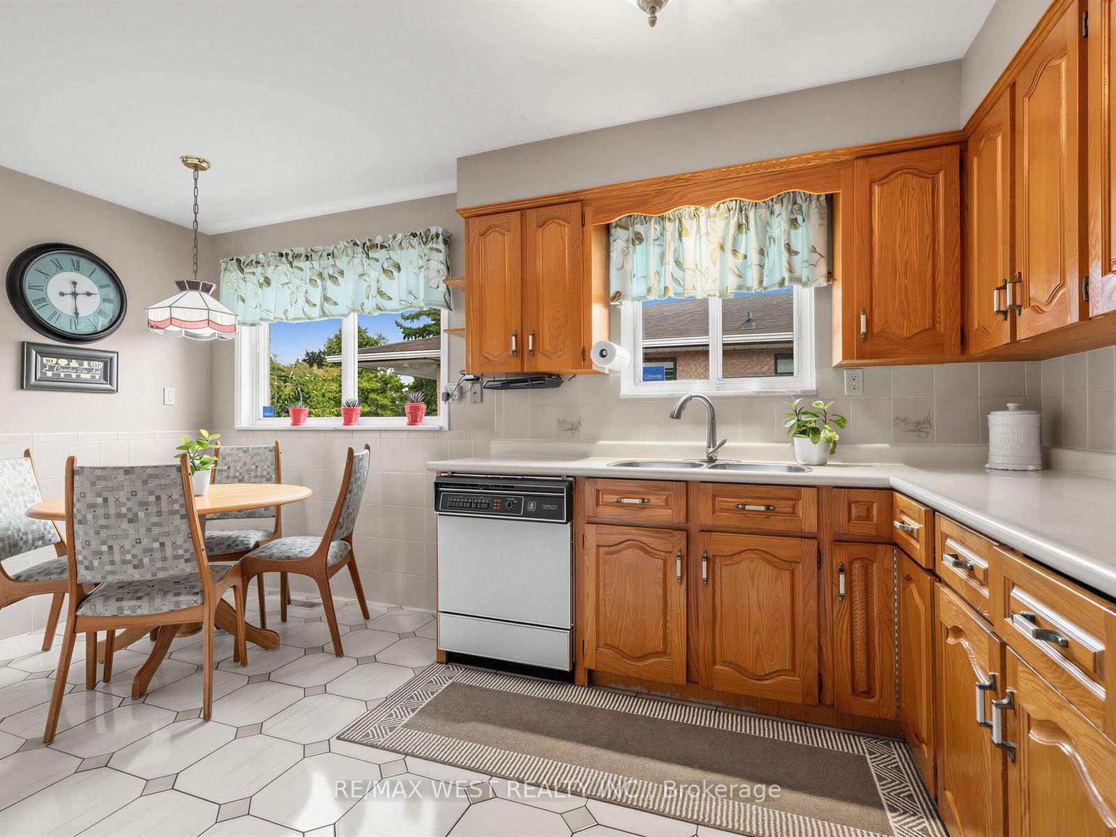 Photo 14 of 407 Brimorton Drive, Scarborough, Woburn — HOMEH