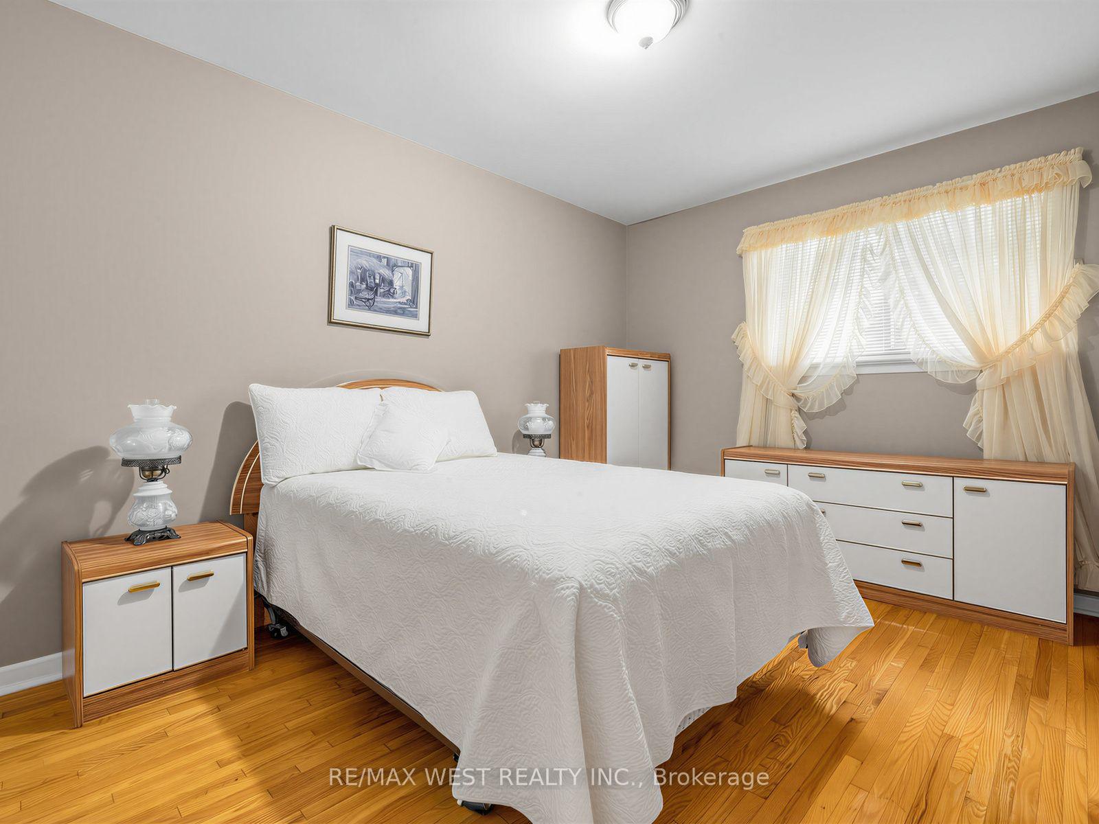 Photo 17 of 407 Brimorton Drive, Scarborough, Woburn — HOMEH