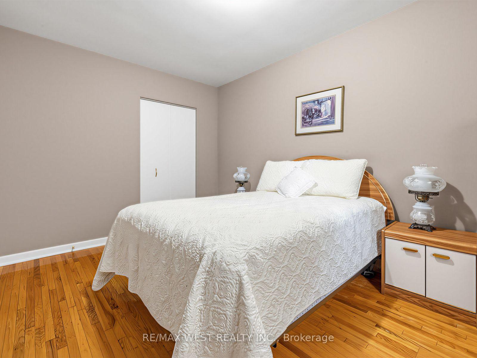 Photo 18 of 407 Brimorton Drive, Scarborough, Woburn — HOMEH