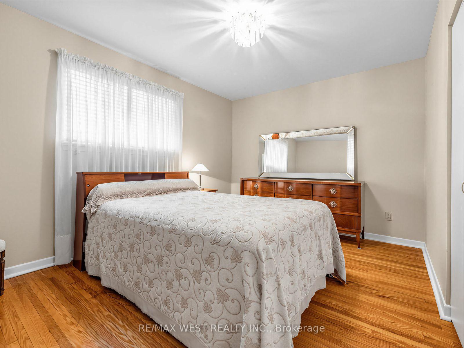 Photo 19 of 407 Brimorton Drive, Scarborough, Woburn — HOMEH