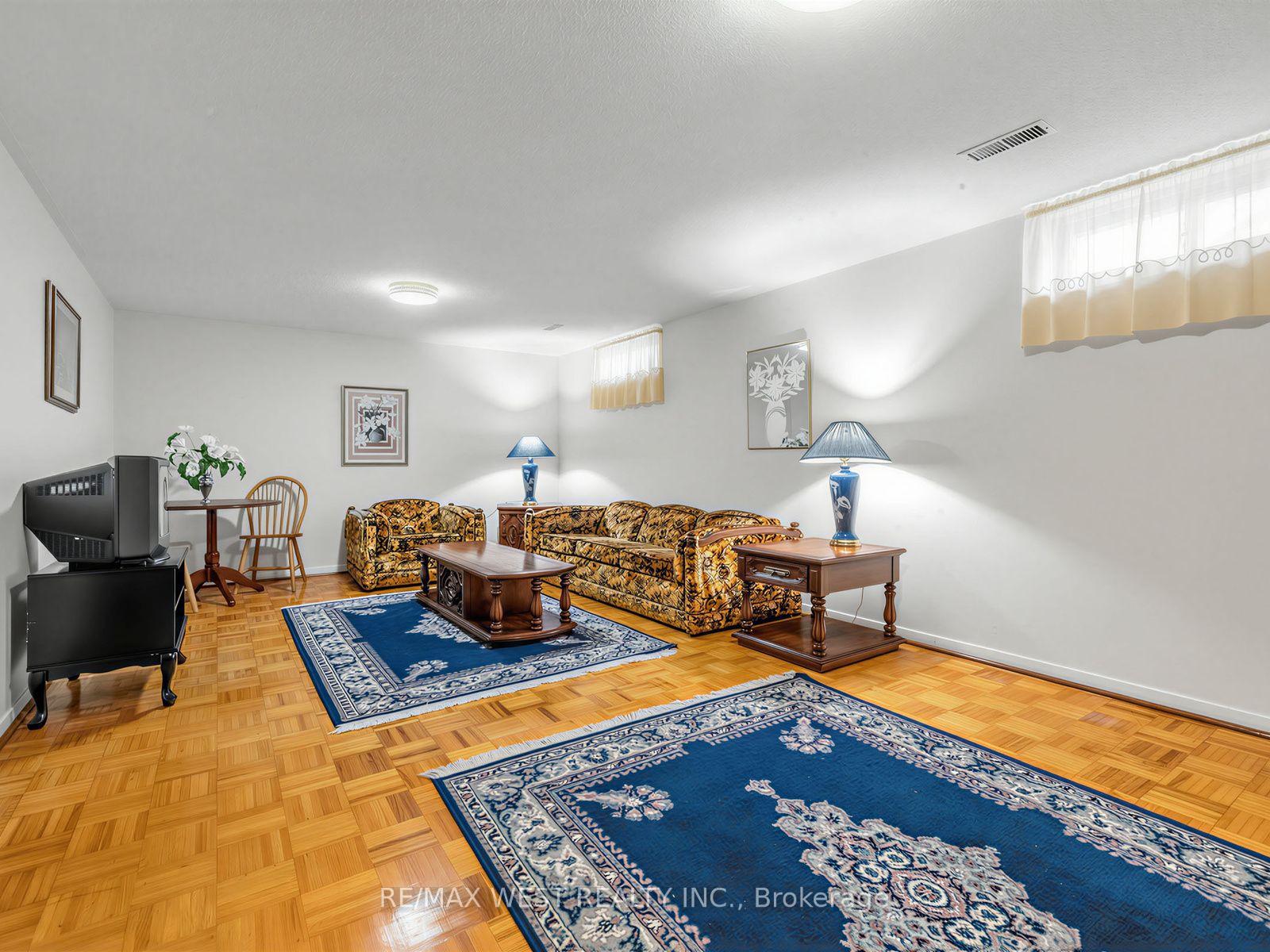 Photo 22 of 407 Brimorton Drive, Scarborough, Woburn — HOMEH