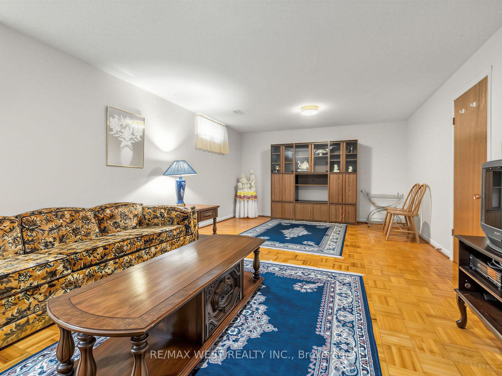 Photo 23 of 407 Brimorton Drive, Scarborough, Woburn — HOMEH