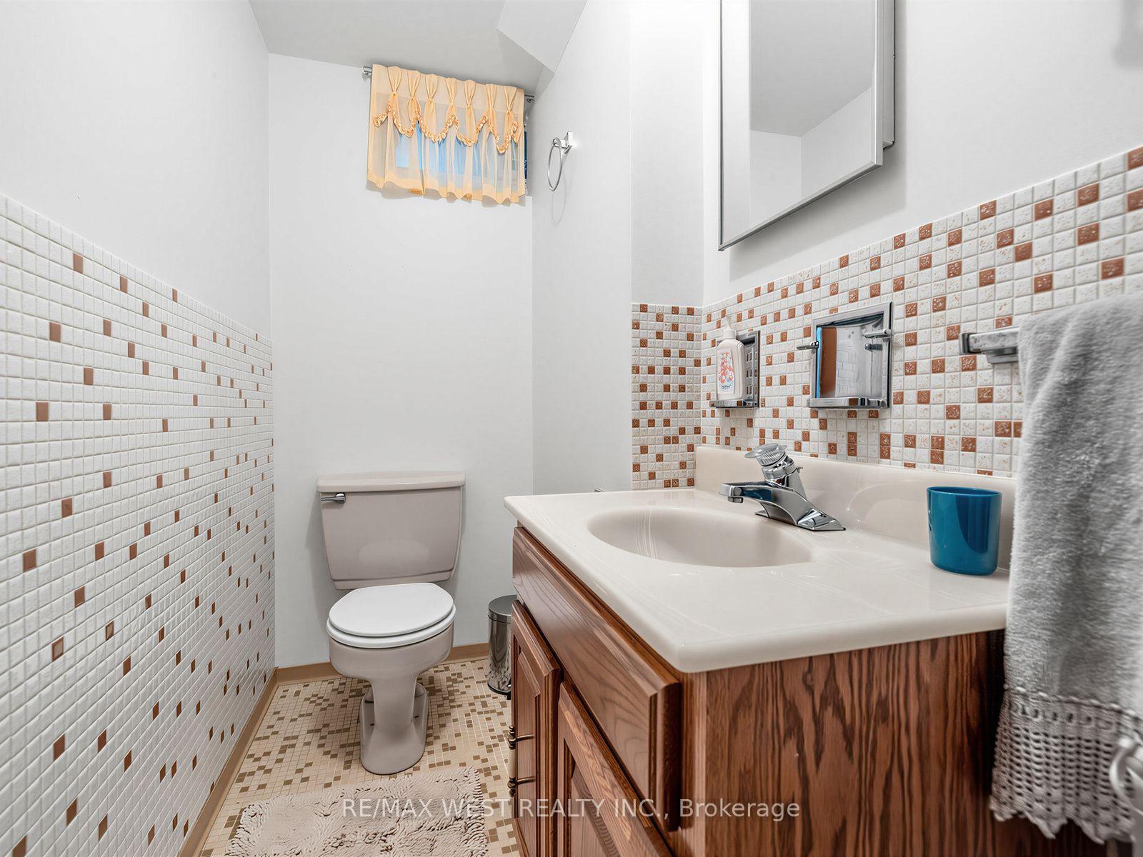 Photo 24 of 407 Brimorton Drive, Scarborough, Woburn — HOMEH