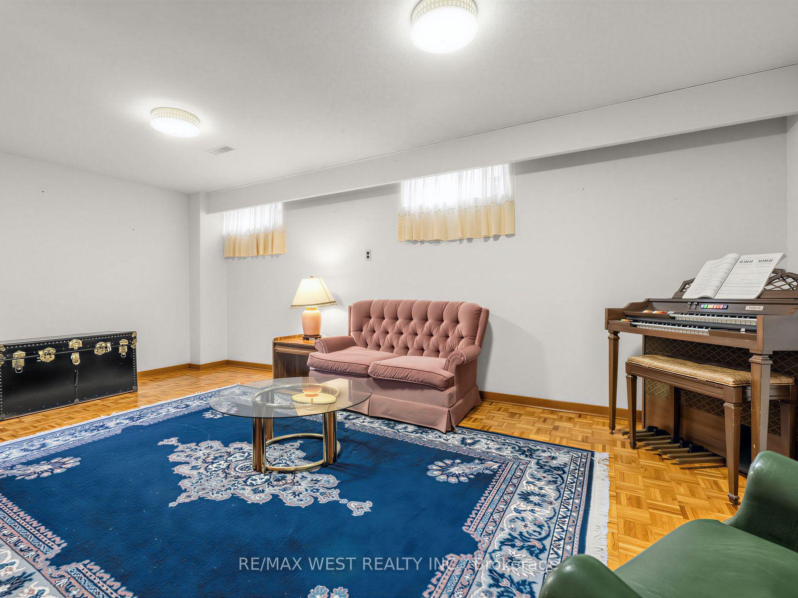 Photo 25 of 407 Brimorton Drive, Scarborough, Woburn — HOMEH
