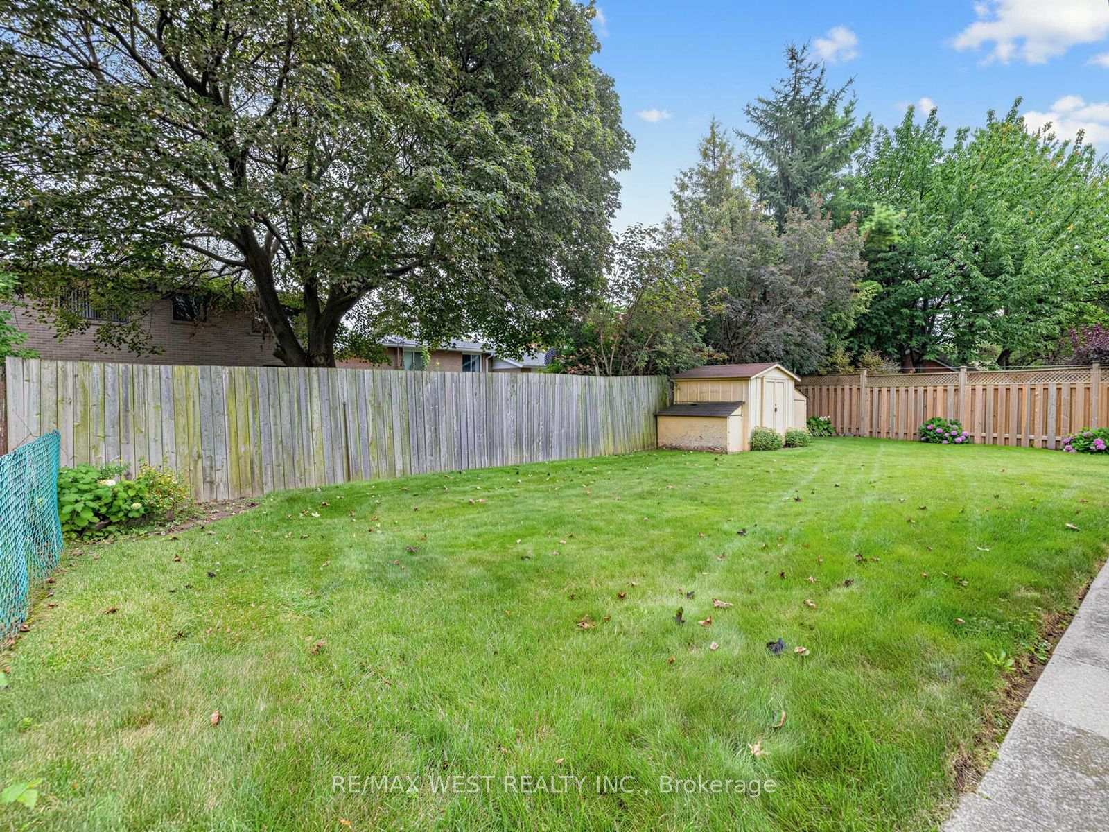Photo 32 of 407 Brimorton Drive, Scarborough, Woburn — HOMEH
