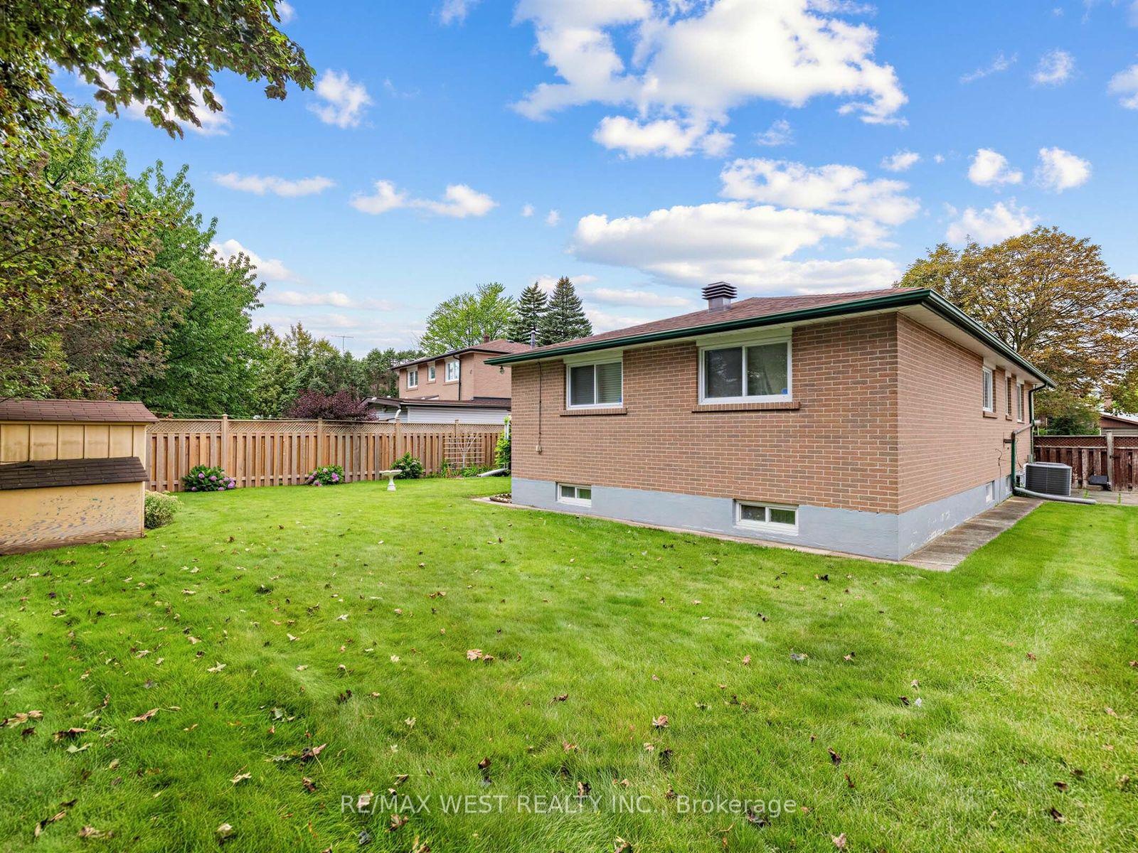 Photo 33 of 407 Brimorton Drive, Scarborough, Woburn — HOMEH