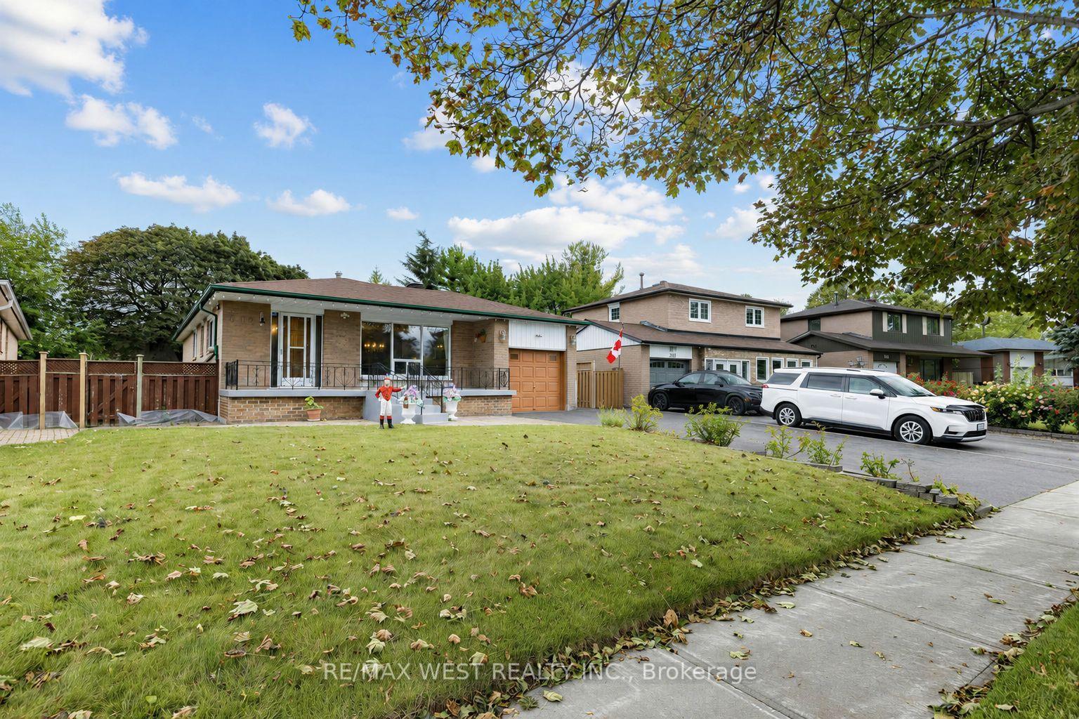 Photo 38 of 407 Brimorton Drive, Scarborough, Woburn — HOMEH