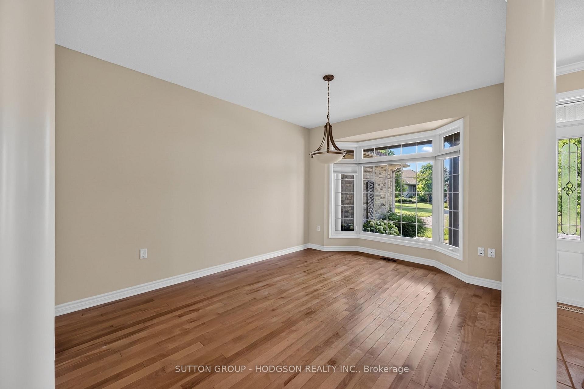 Photo 11 of 2304 Jack Nash Drive, London, South A — HOMEH