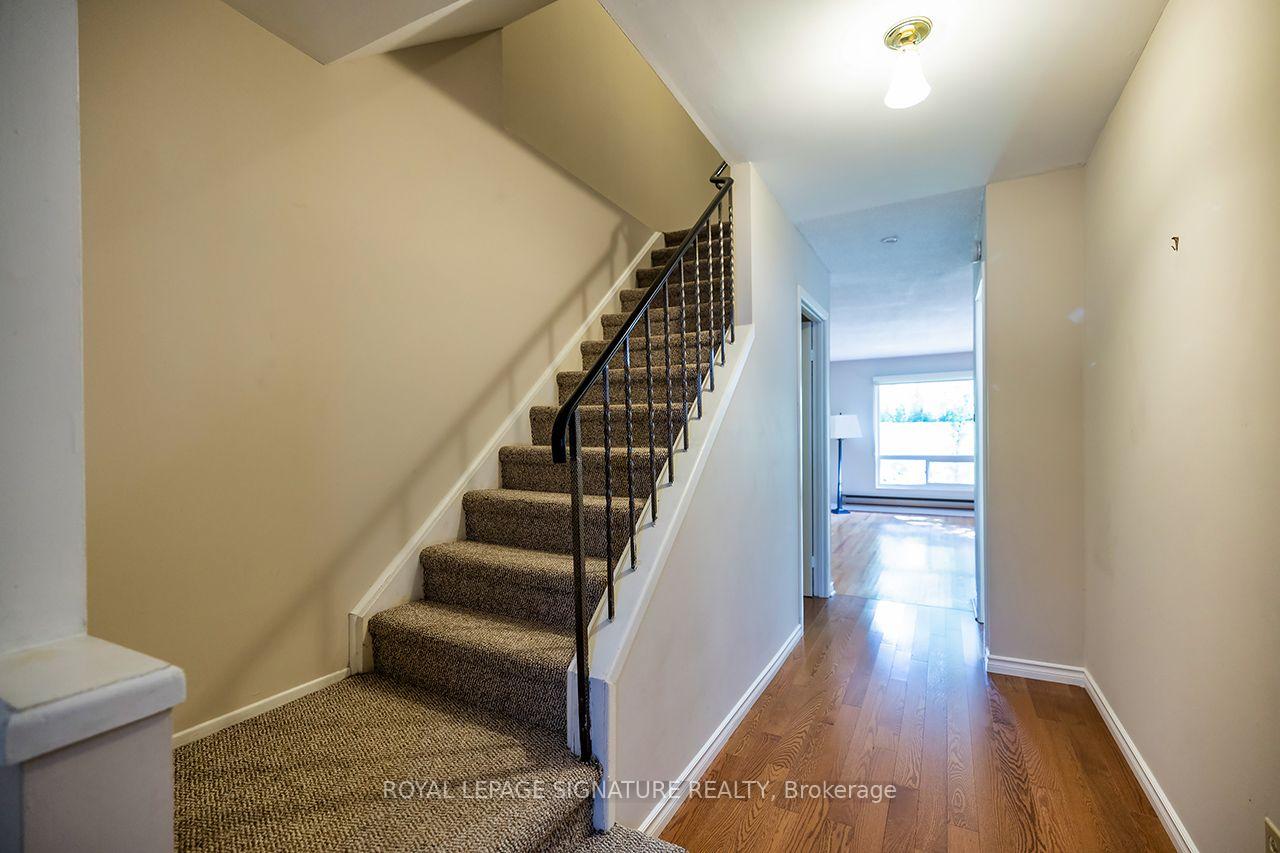 Photo 2 of 62 Thorny Vineway, North York, Bayview Village — HOMEH
