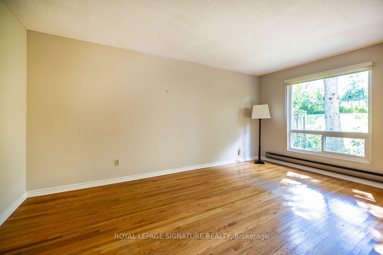 Photo 4 of 62 Thorny Vineway, North York, Bayview Village — HOMEH