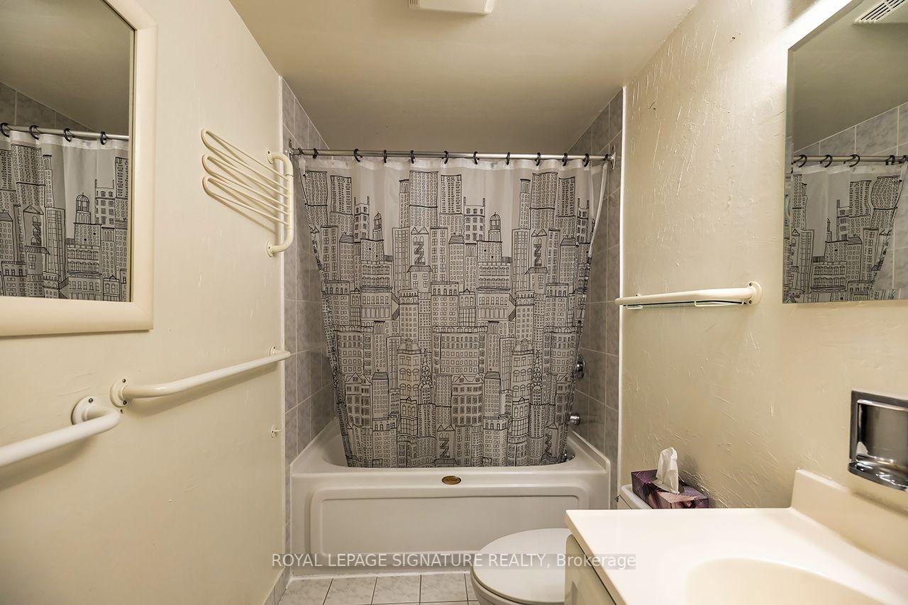 Photo 12 of 62 Thorny Vineway, North York, Bayview Village — HOMEH