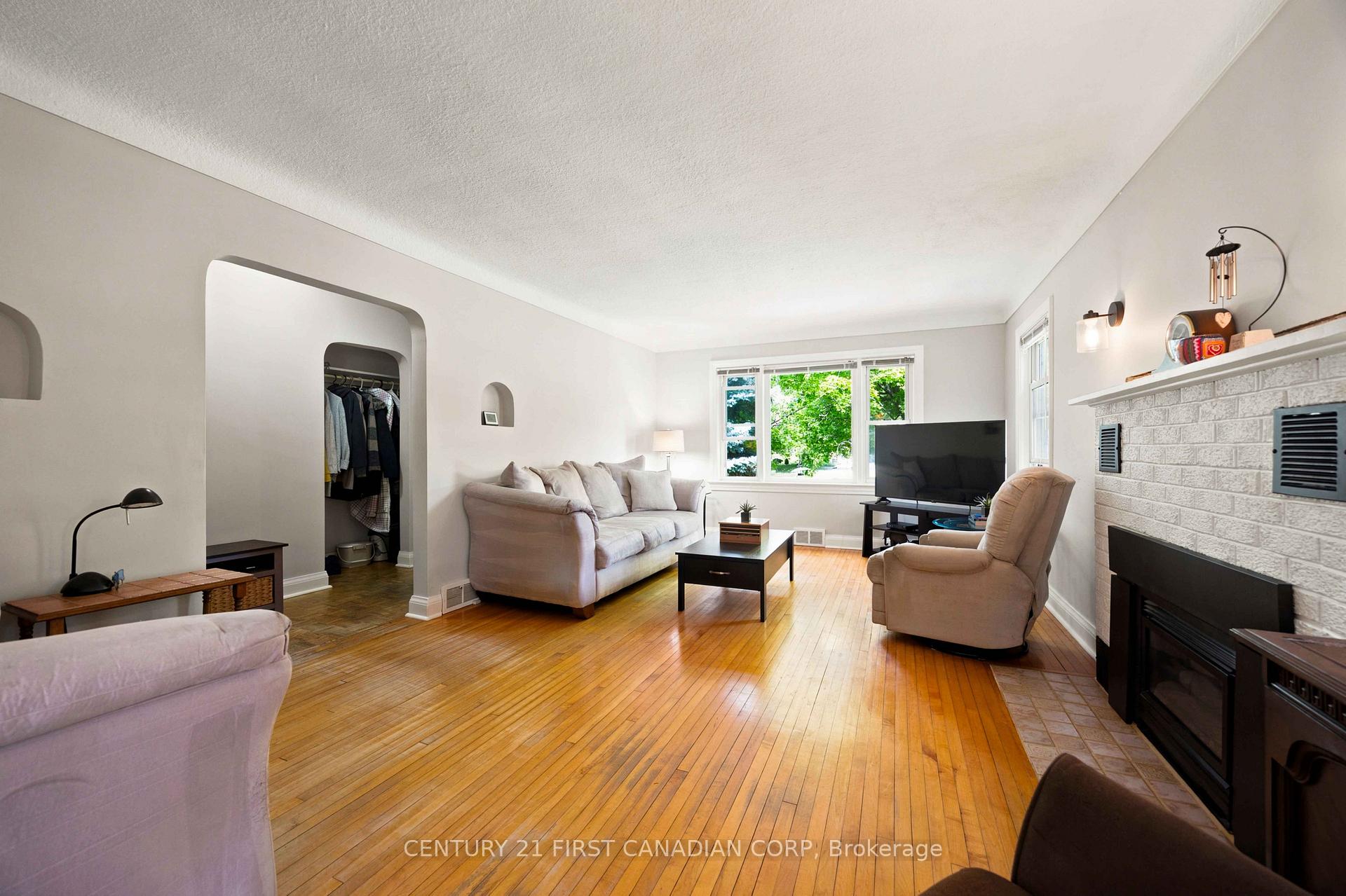 Photo 7 of 1027 London Road, Sarnia — HOMEH