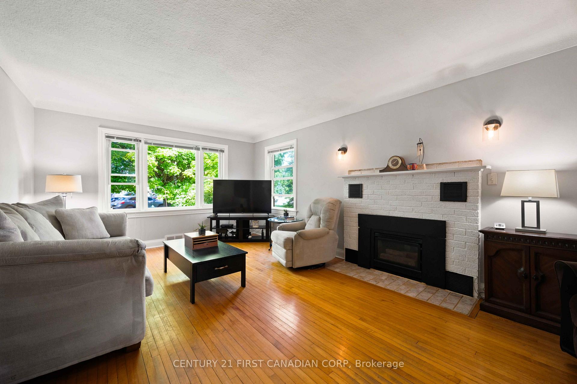 Photo 9 of 1027 London Road, Sarnia — HOMEH