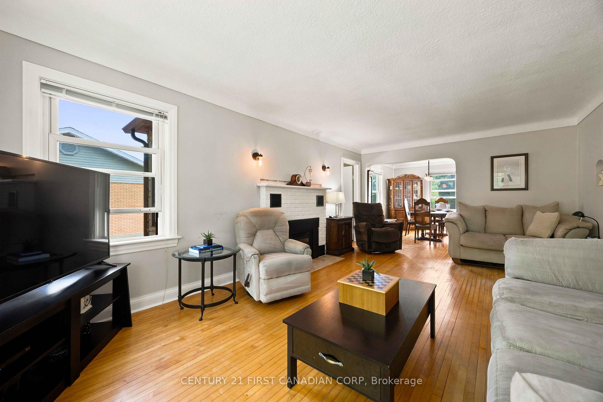Photo 10 of 1027 London Road, Sarnia — HOMEH