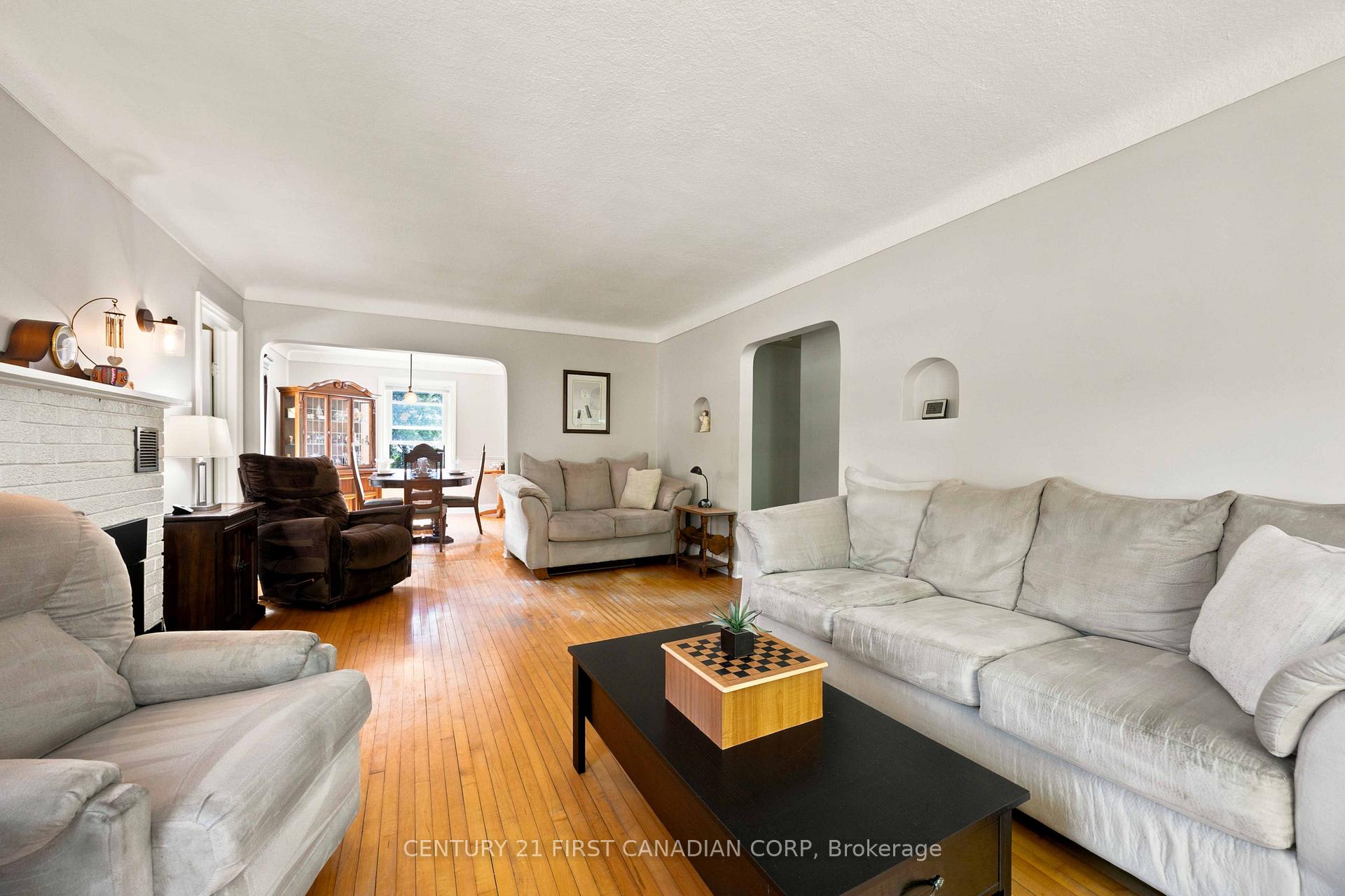Photo 11 of 1027 London Road, Sarnia — HOMEH