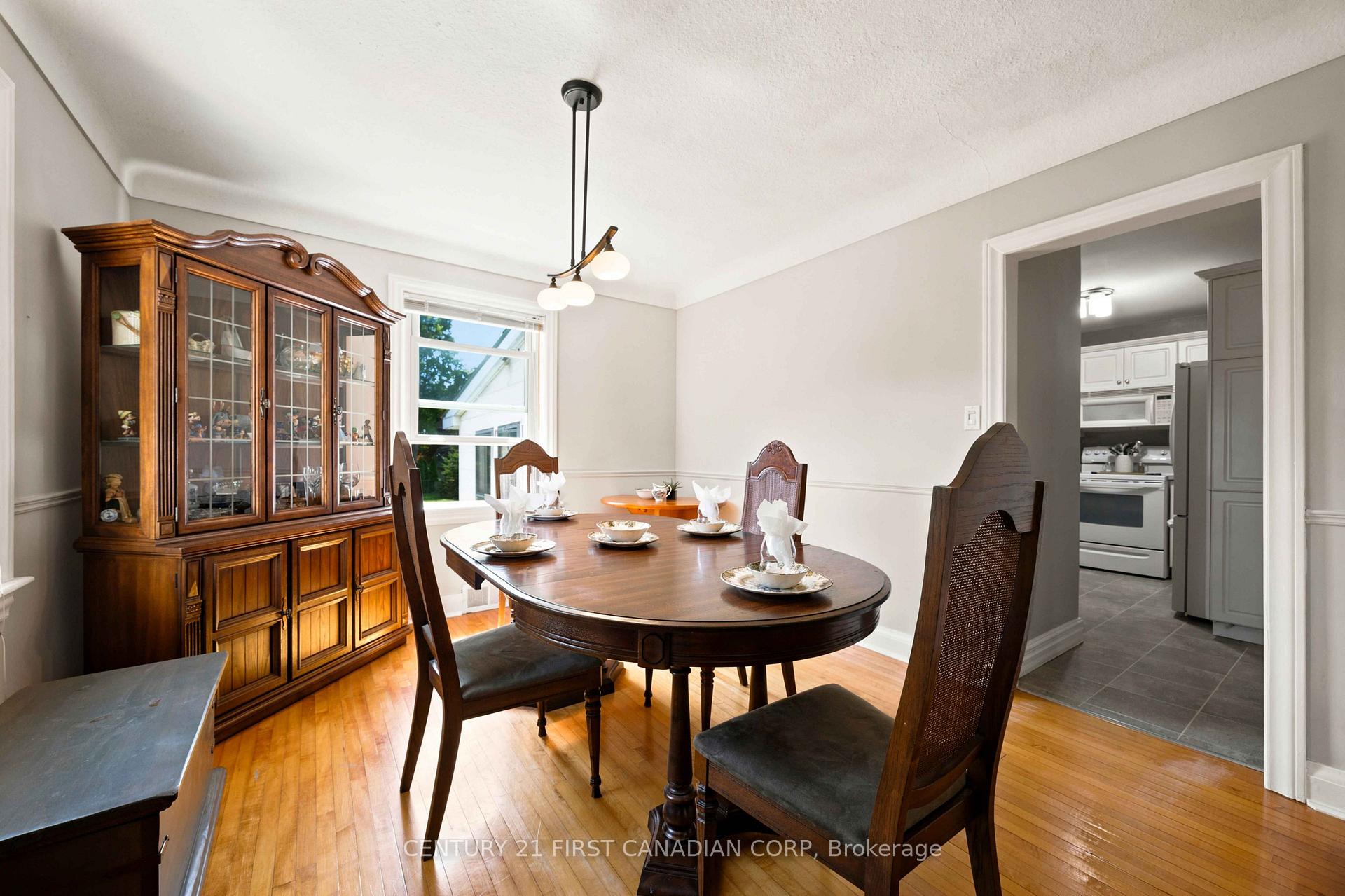 Photo 13 of 1027 London Road, Sarnia — HOMEH