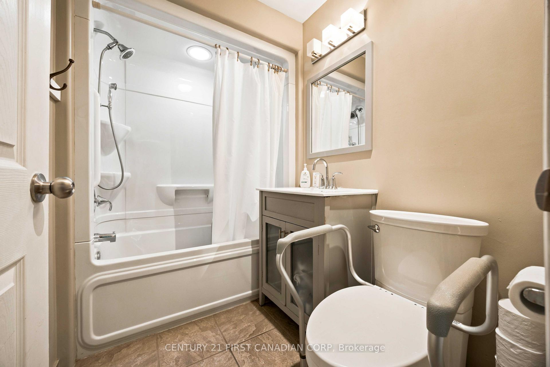 Photo 17 of 1027 London Road, Sarnia — HOMEH
