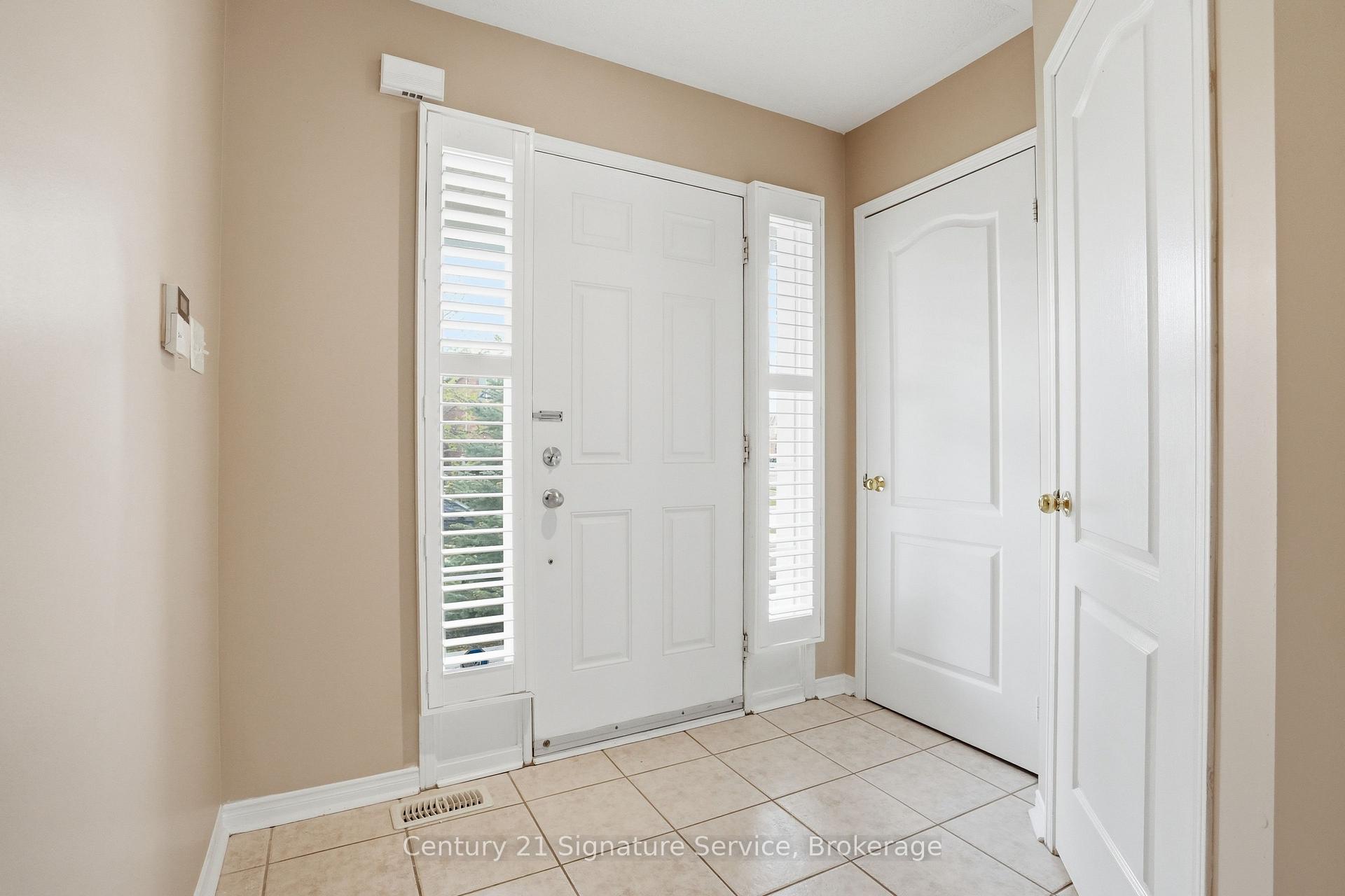 Photo 5 of 4 Cloverlawn Street, Brampton, Fletcher's Meadow — HOMEH