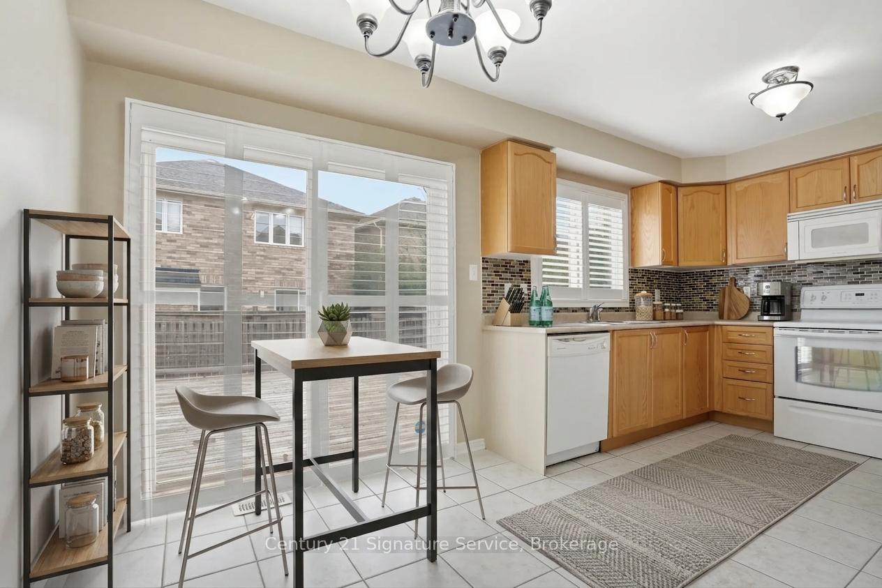 Photo 12 of 4 Cloverlawn Street, Brampton, Fletcher's Meadow — HOMEH