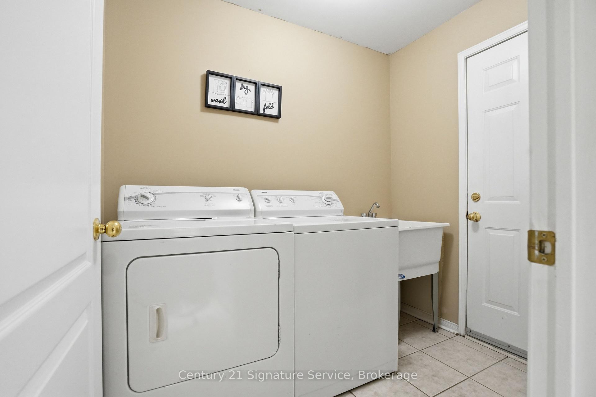 Photo 14 of 4 Cloverlawn Street, Brampton, Fletcher's Meadow — HOMEH