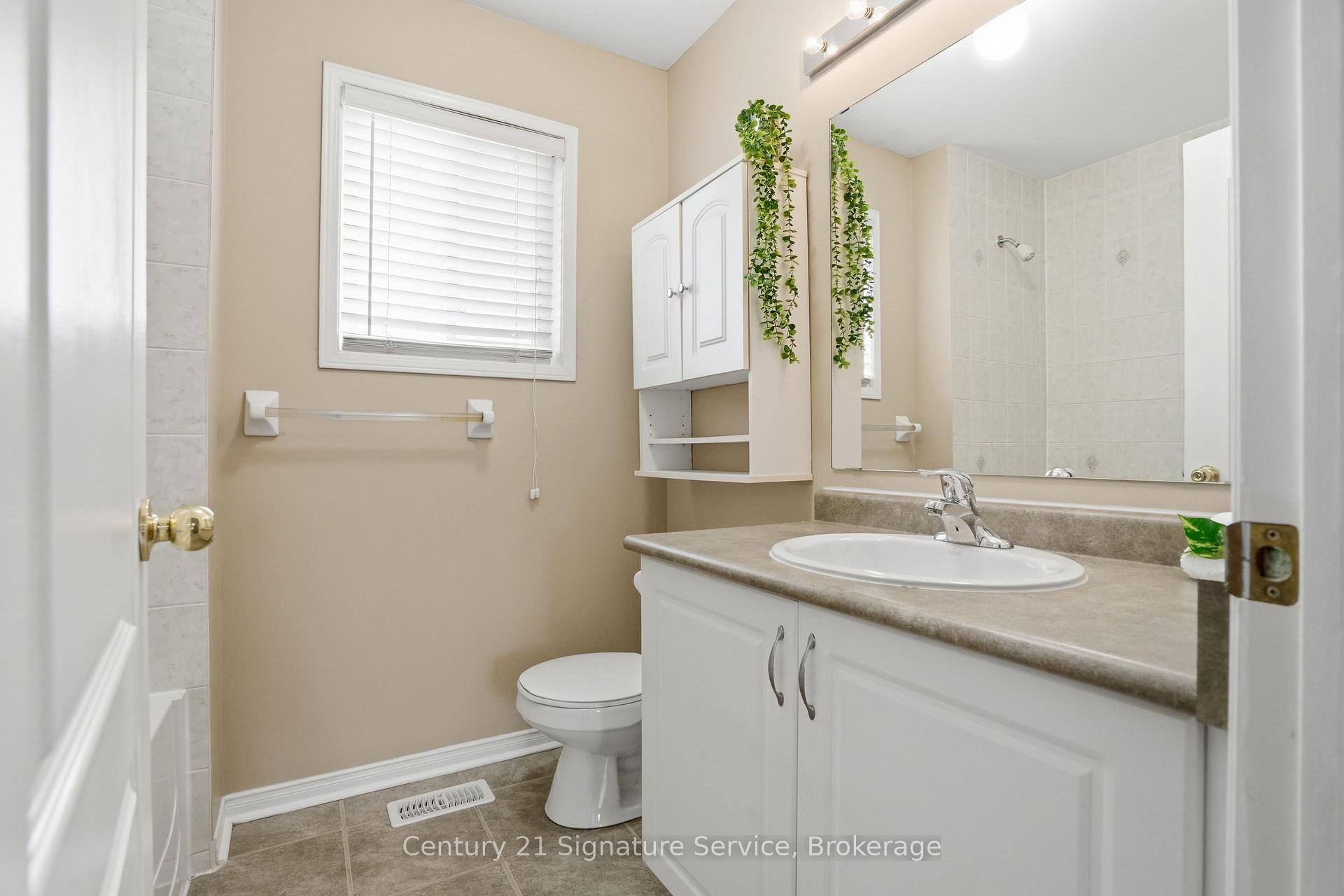 Photo 16 of 4 Cloverlawn Street, Brampton, Fletcher's Meadow — HOMEH