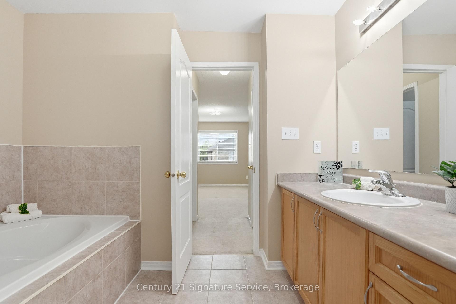 Photo 25 of 4 Cloverlawn Street, Brampton, Fletcher's Meadow — HOMEH