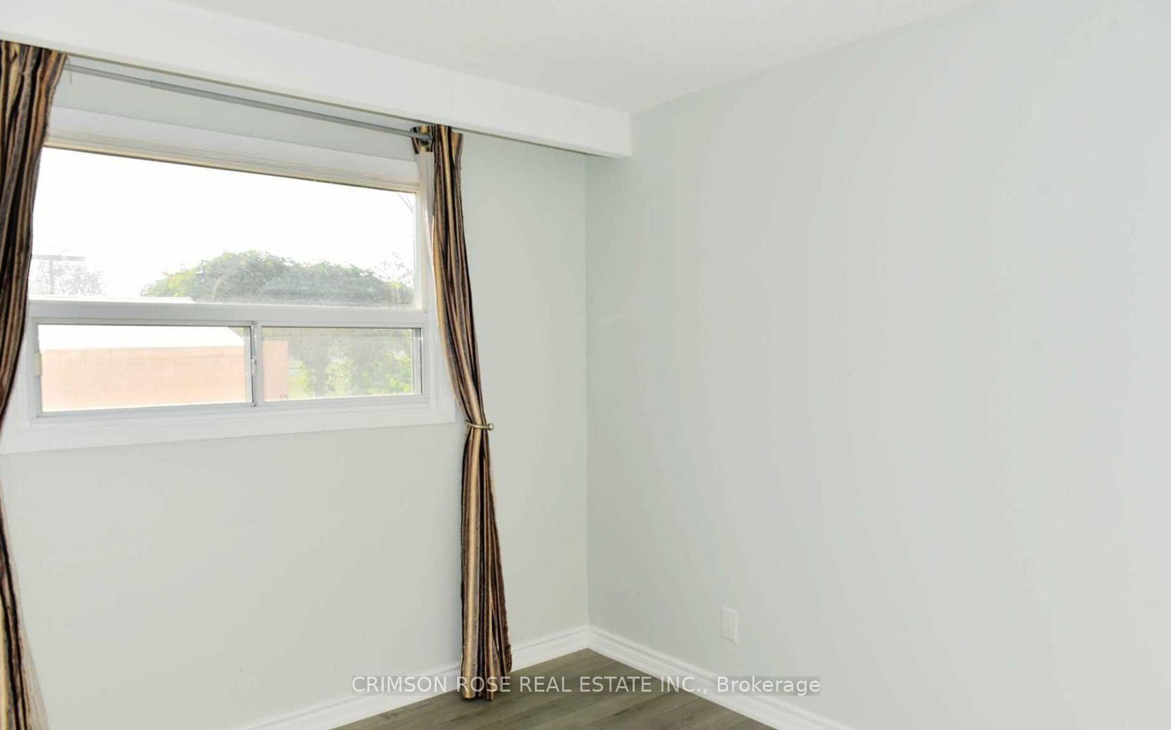 Photo 5 of Unit Main Floor, 481 Fergo Avenue, Mississauga, Cooksville — HOMEH