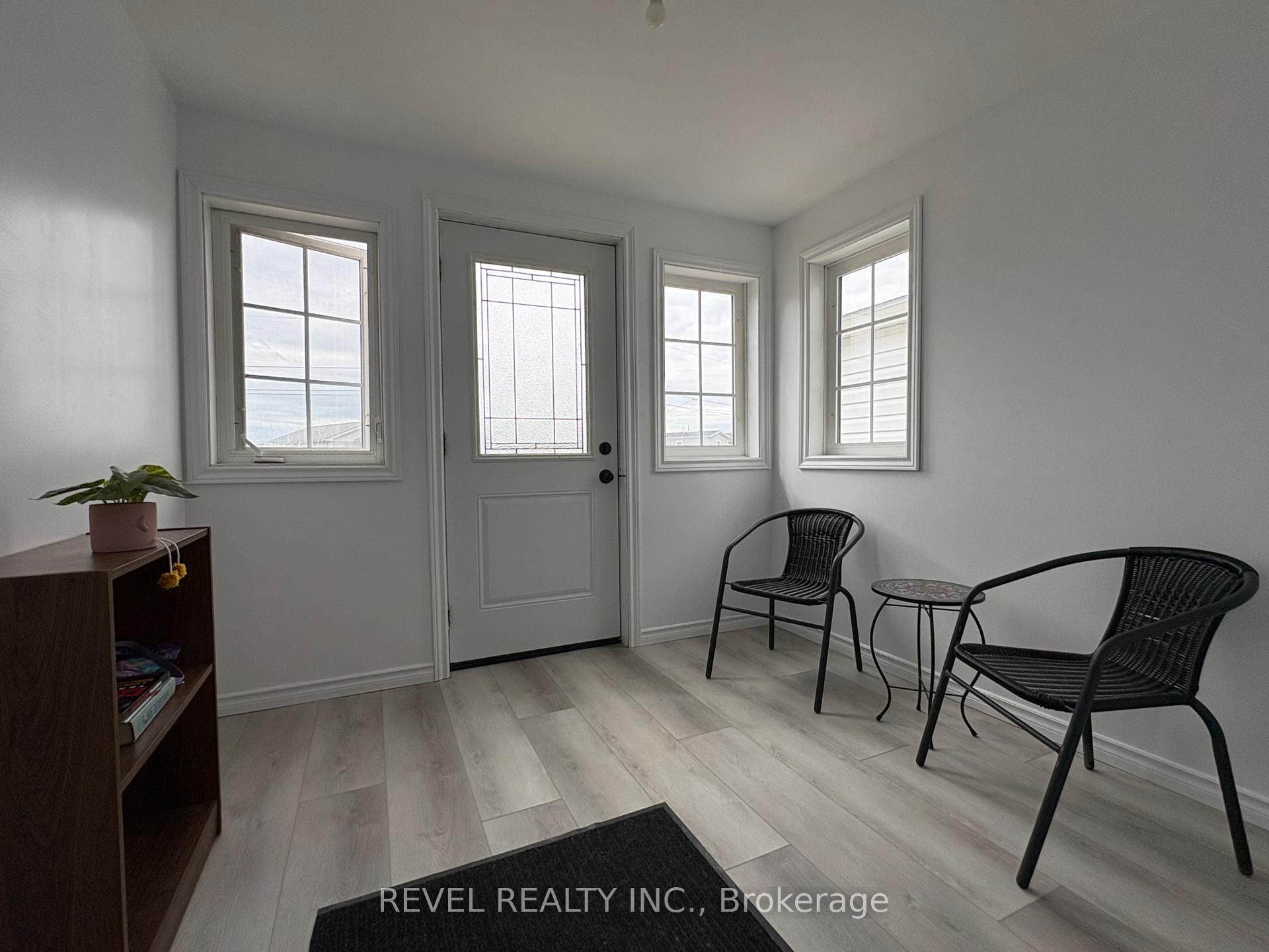 Photo 2 of 13 King Street, Cochrane — HOMEH